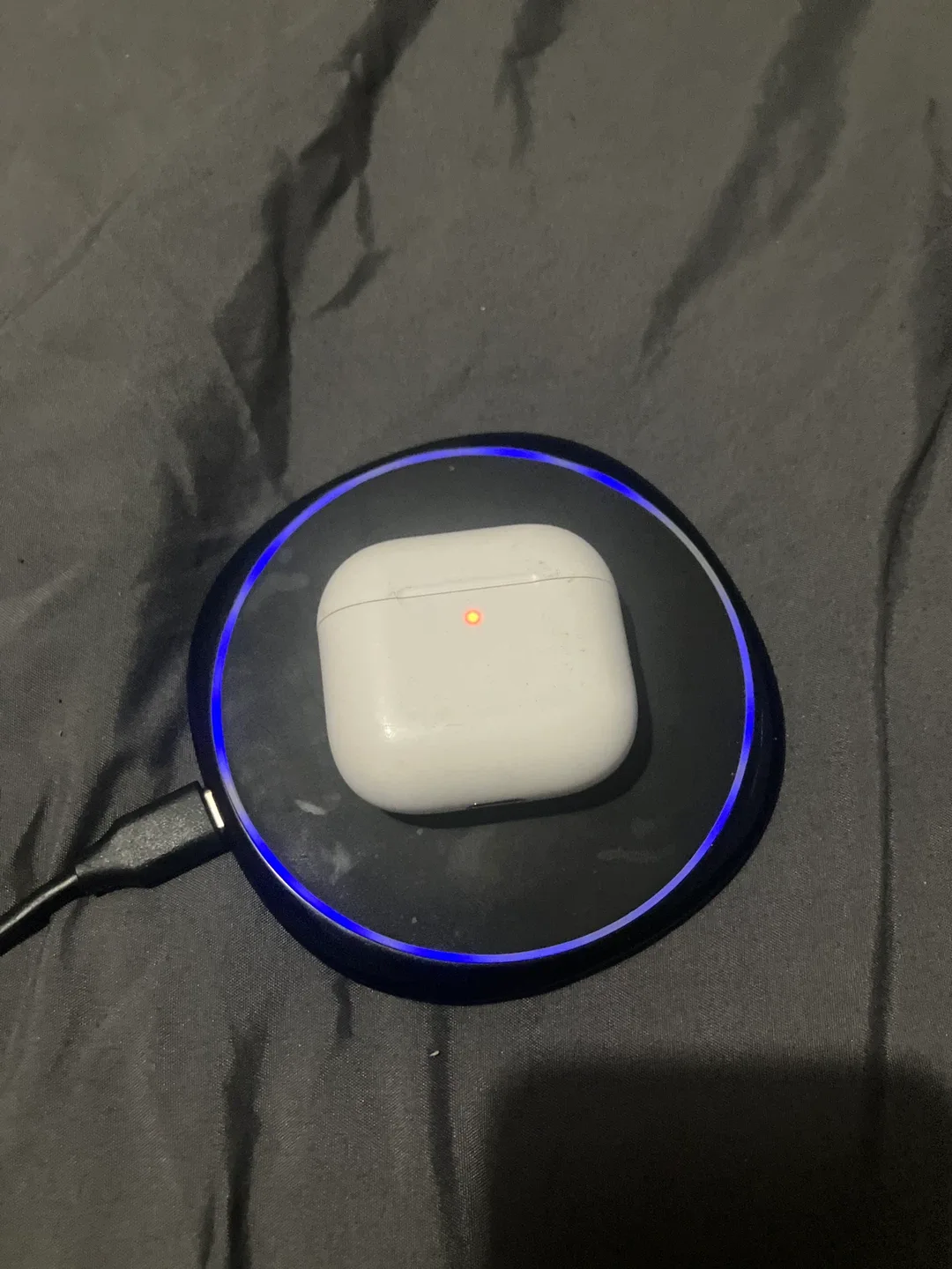 AirPods 4th gen with active noise cancelling image indicator(2)