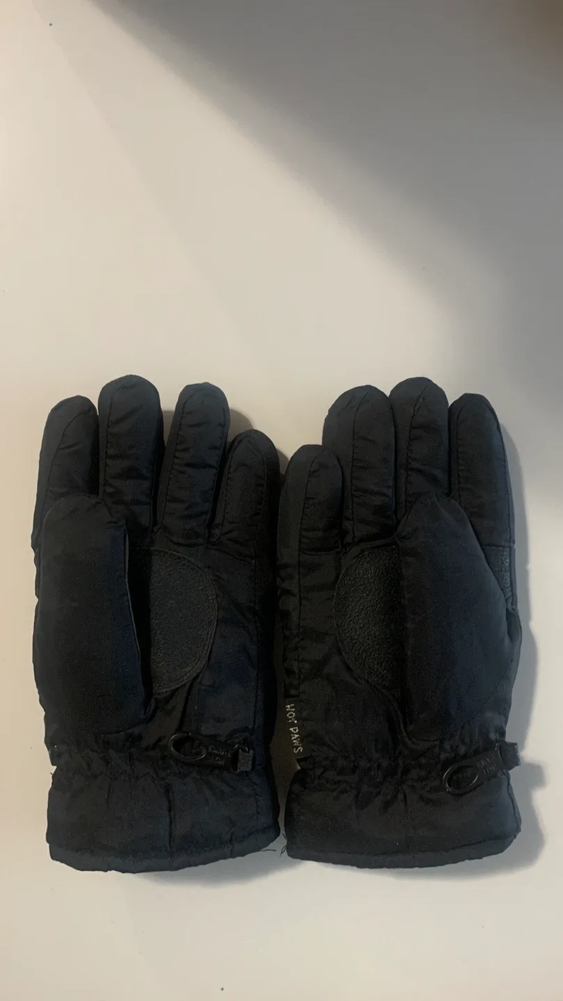 Black Winter Gloves image indicator(2)
