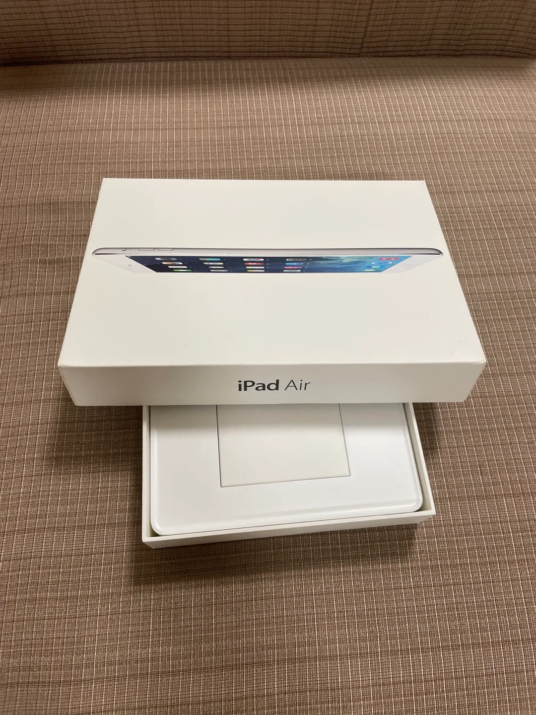 Apple iPad Air Silver image indicator(3)