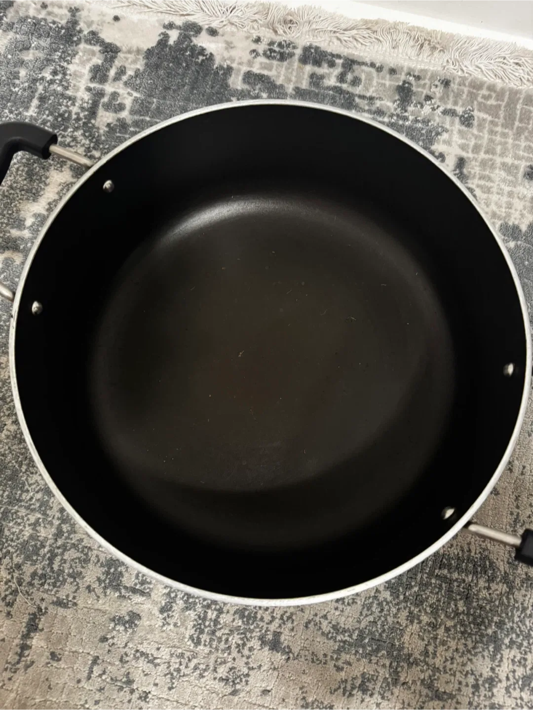 Black Stock pan with Lid image indicator(3)