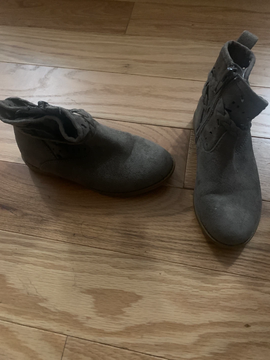 Girl's Size 9 Grey Ankle Boots