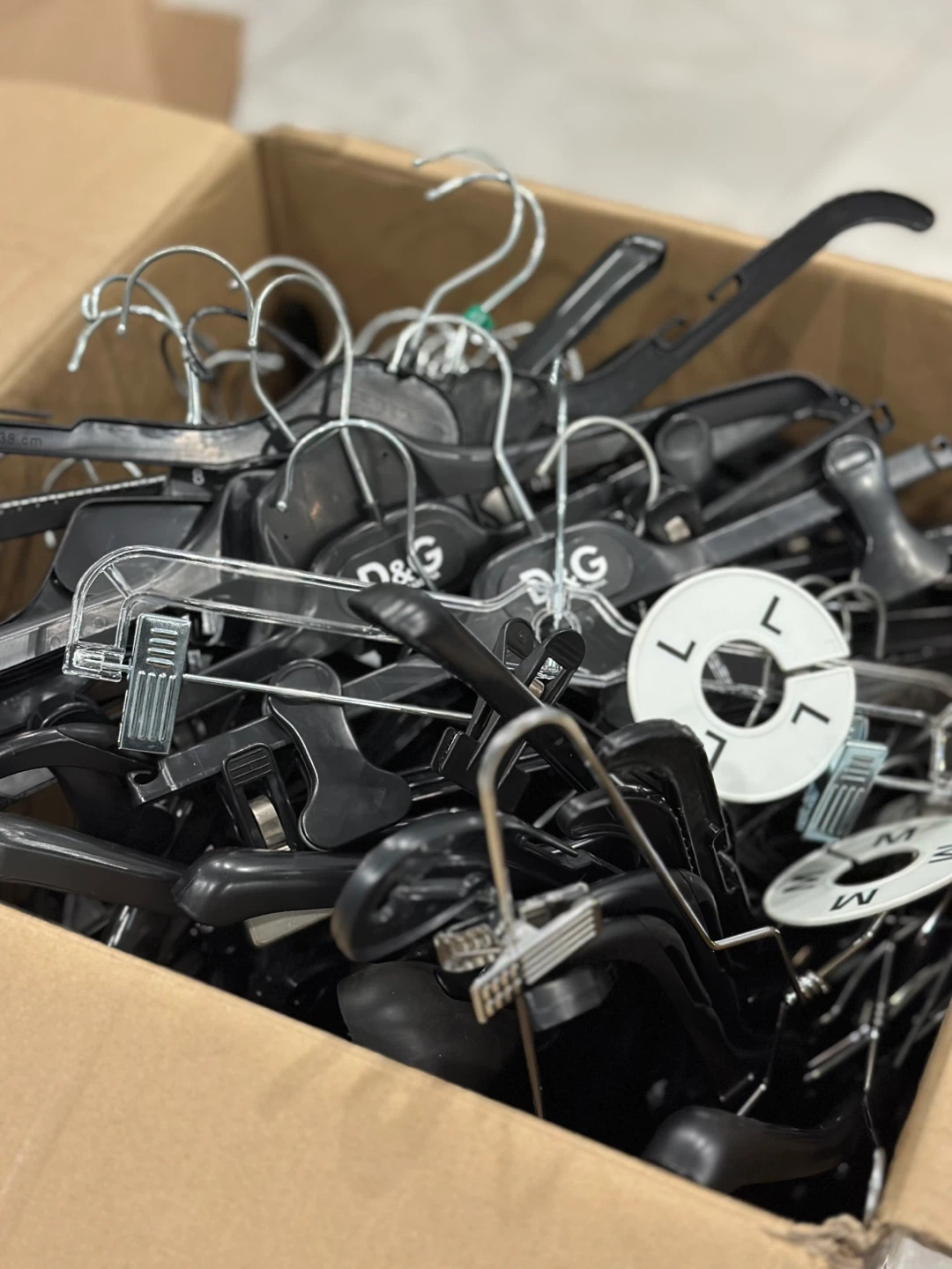 2000 Clothing Hangers - Clear & Black mixed - photo 2