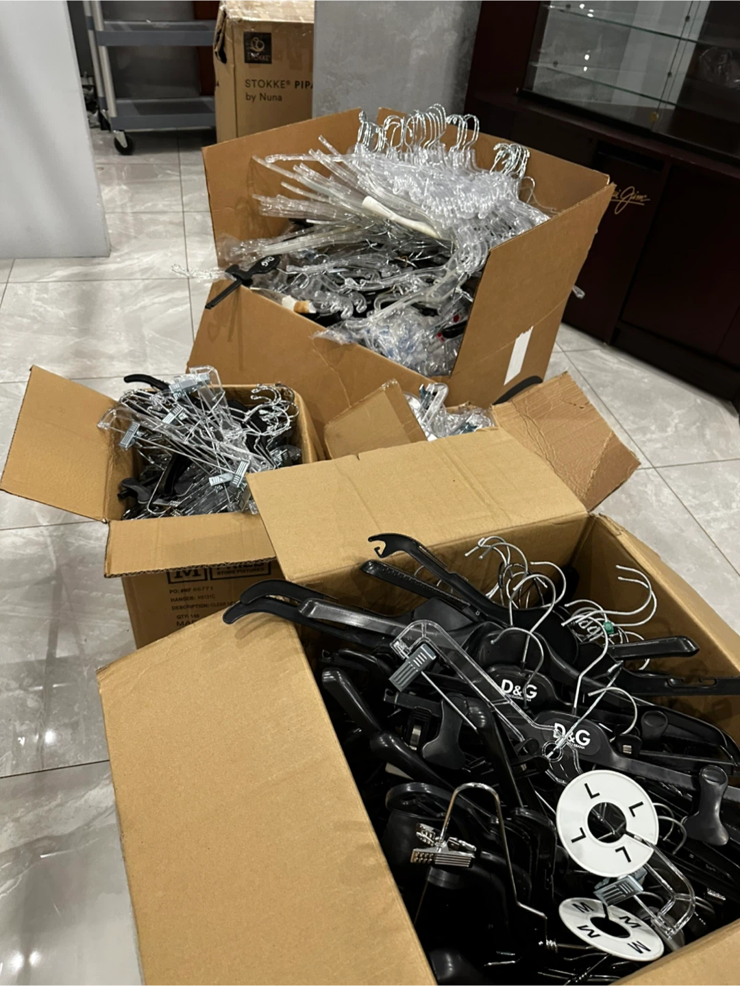 2000 Clothing Hangers - Clear & Black mixed - photo 5