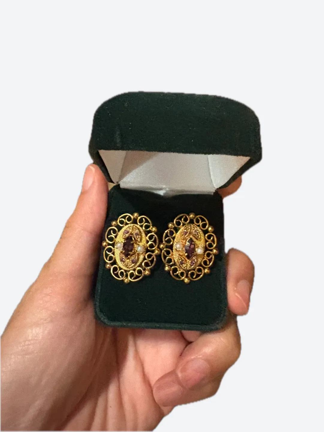 Vintage Gold Tone Clip On Earrings thumbnail