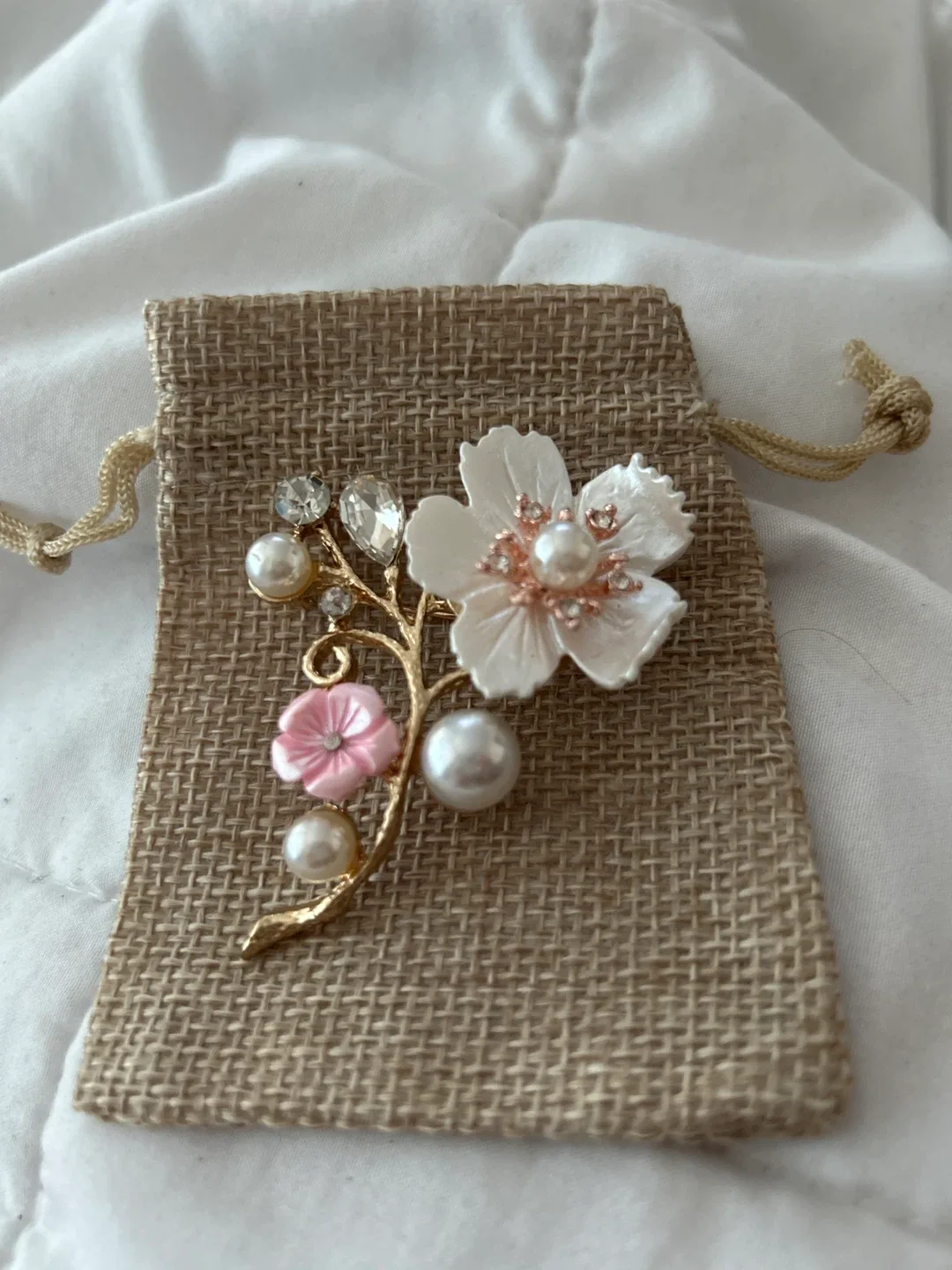 Floral Brooch Pin - White & Pink thumbnail
