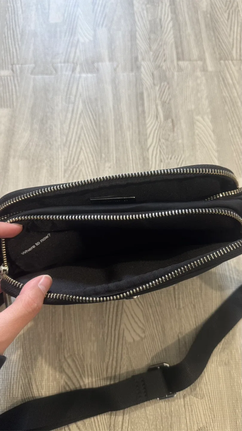 Lululemon Black Everywhere Belt Bag image indicator(6)