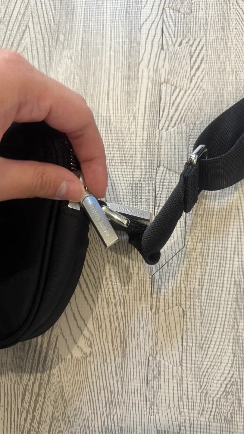 Lululemon Black Everywhere Belt Bag image indicator(3)