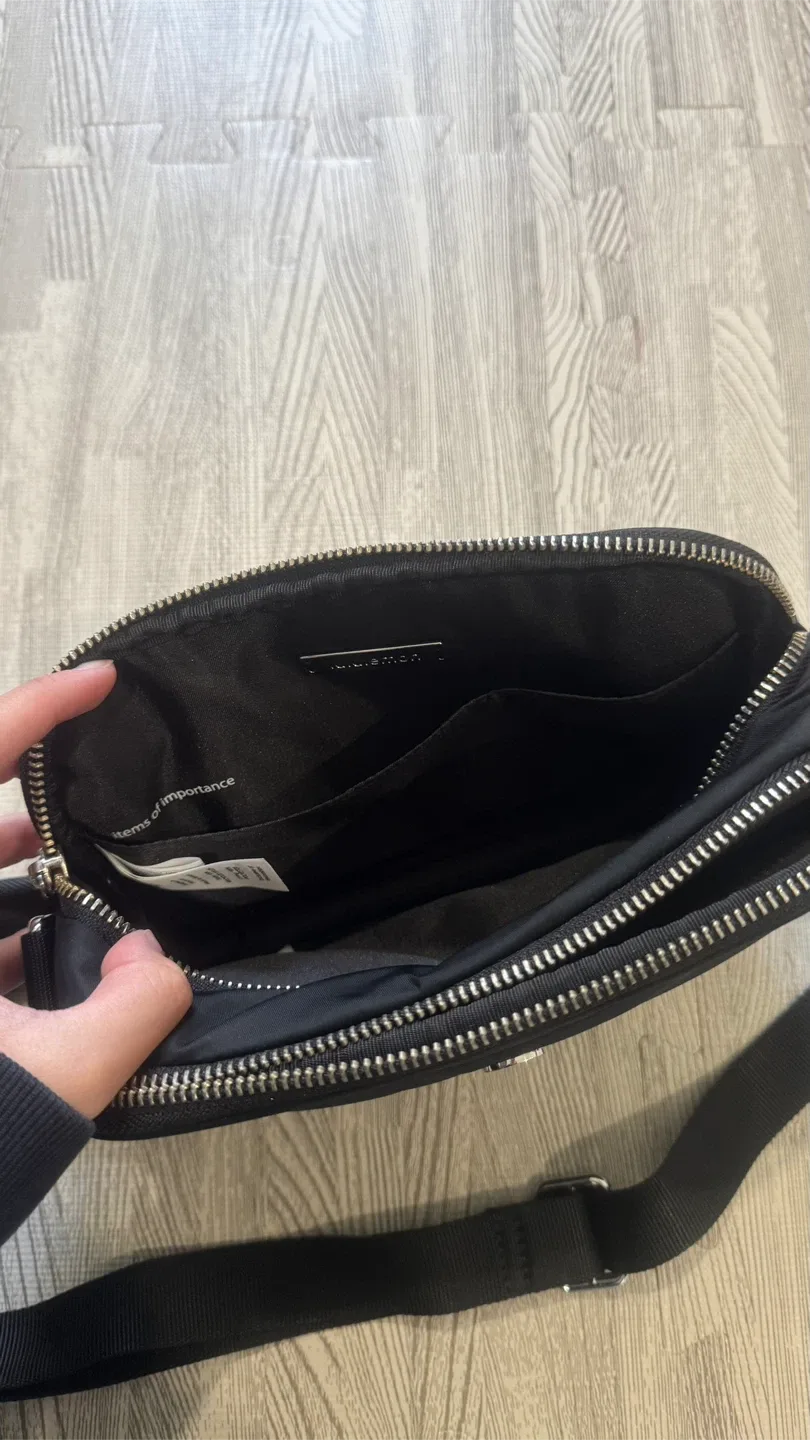 Lululemon Black Everywhere Belt Bag image indicator(7)