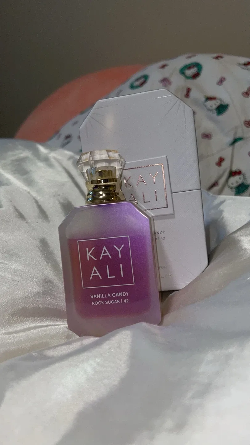 Kayali Vanilla Candy Rock Sugar | 42 EDP 50 mL image indicator(2)