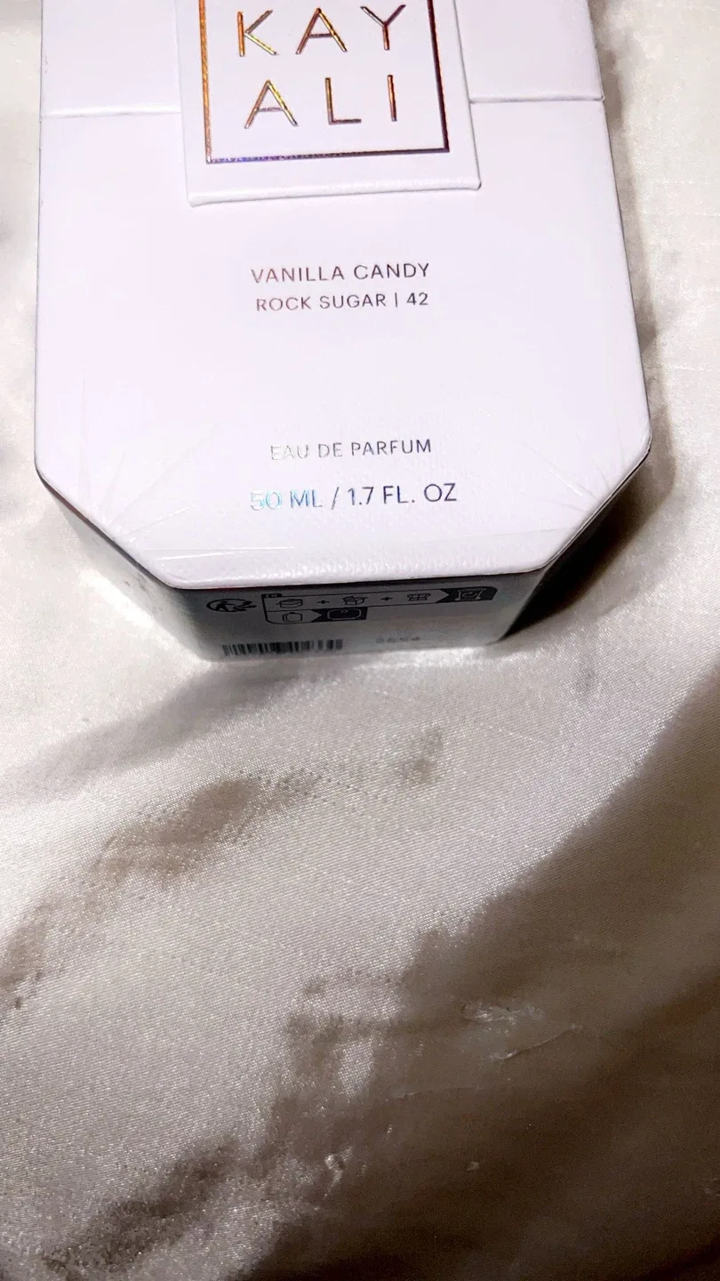 Kayali Vanilla Candy Rock Sugar | 42 EDP 50 mL image indicator(3)