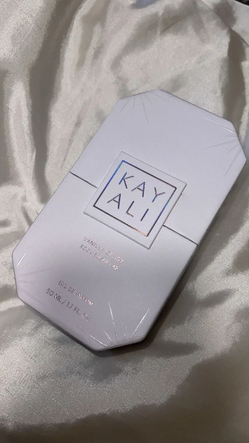 Kayali Vanilla Candy Rock Sugar | 42 EDP 50 mL image indicator(4)