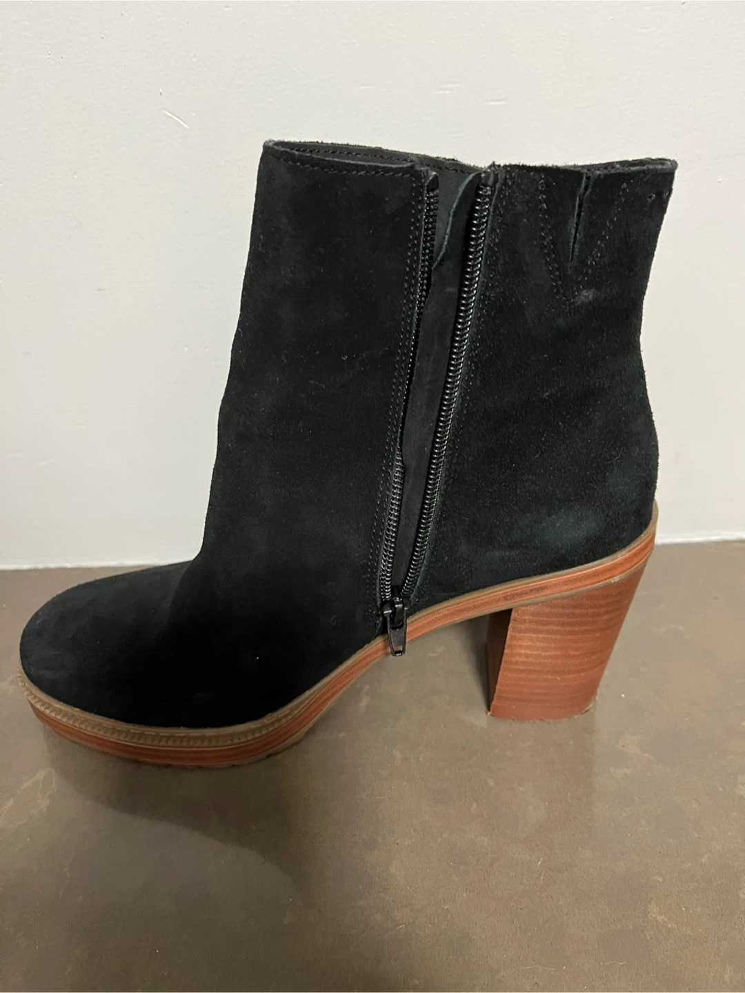 Black Suede Ankle Boots - photo 4