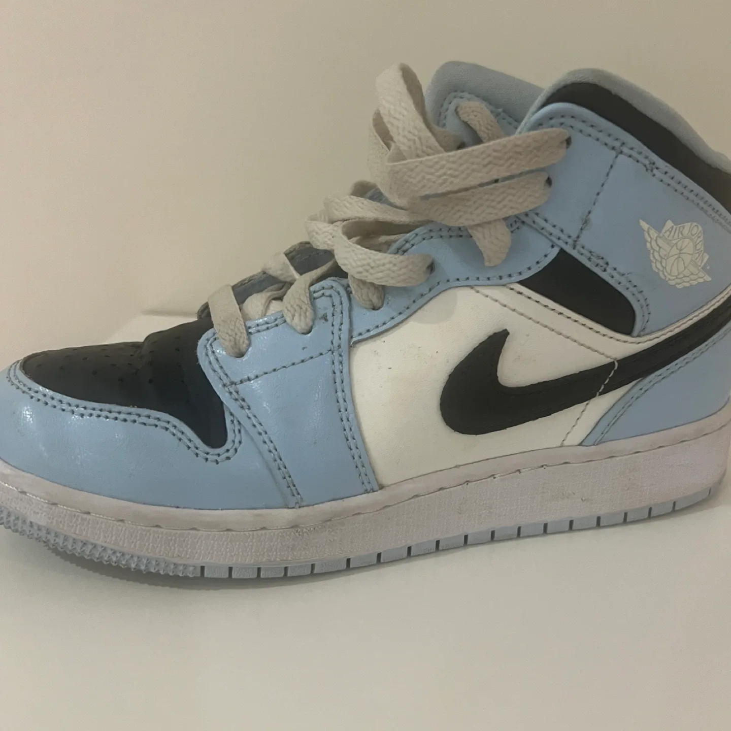 Air Jordan 1 Mid (GS) Ice Blue Size 5Y image indicator(5)