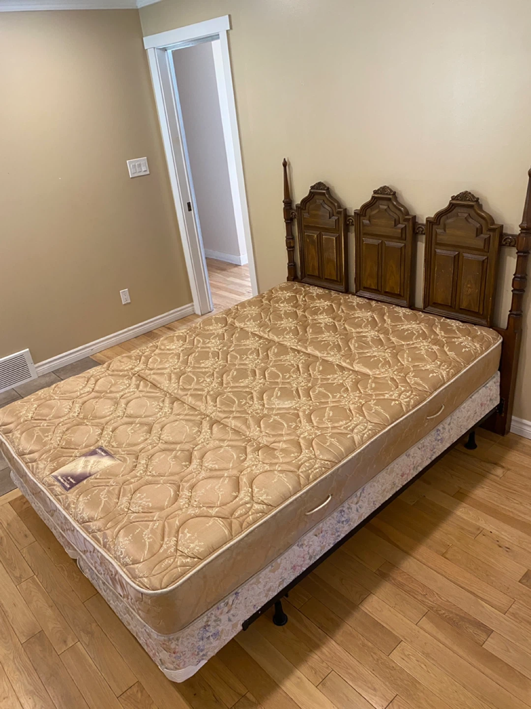 All Included Queen Size Bed Set (CAN DELIVER) - photo 4