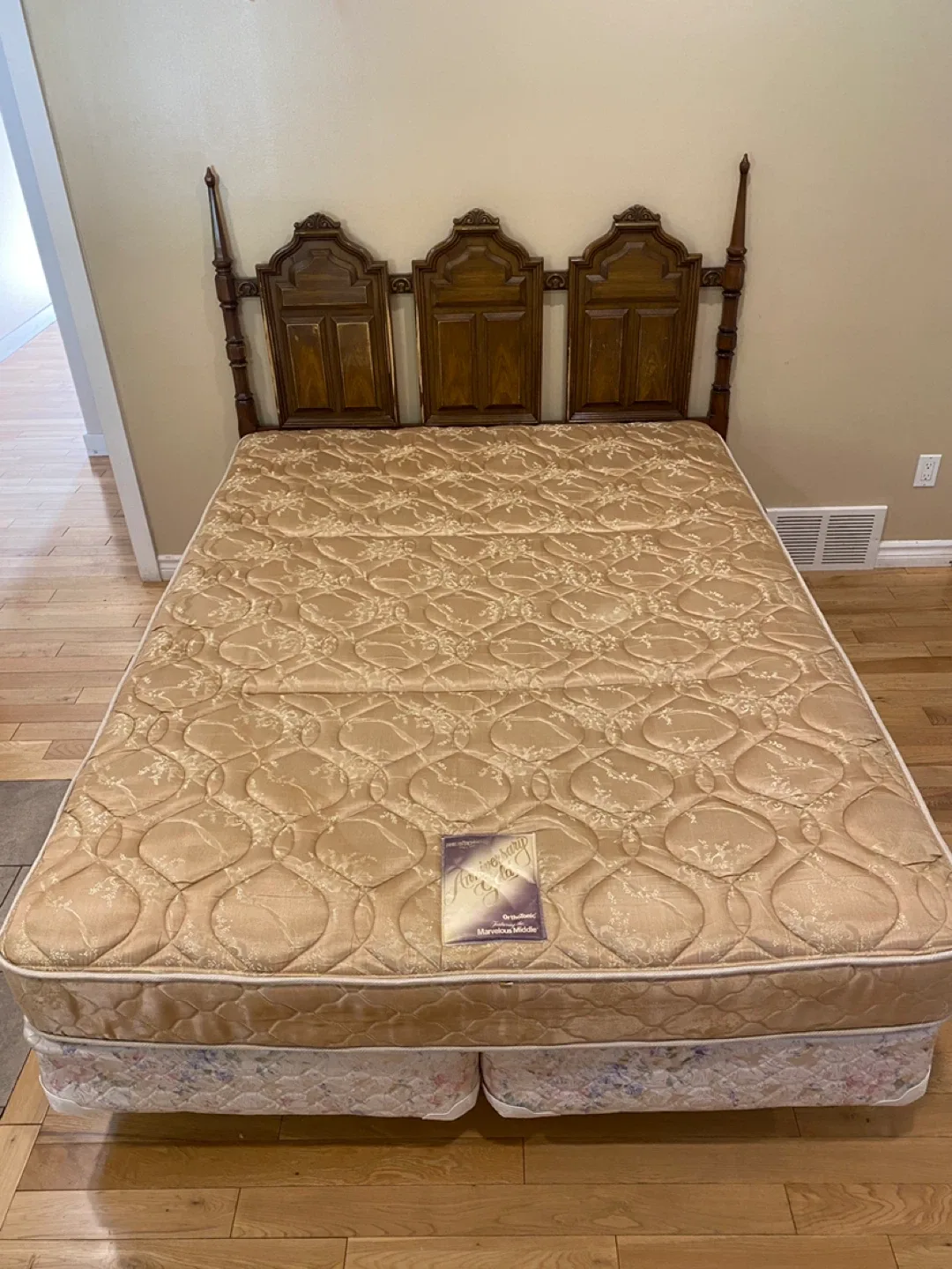 All Included Queen Size Bed Set (CAN DELIVER)