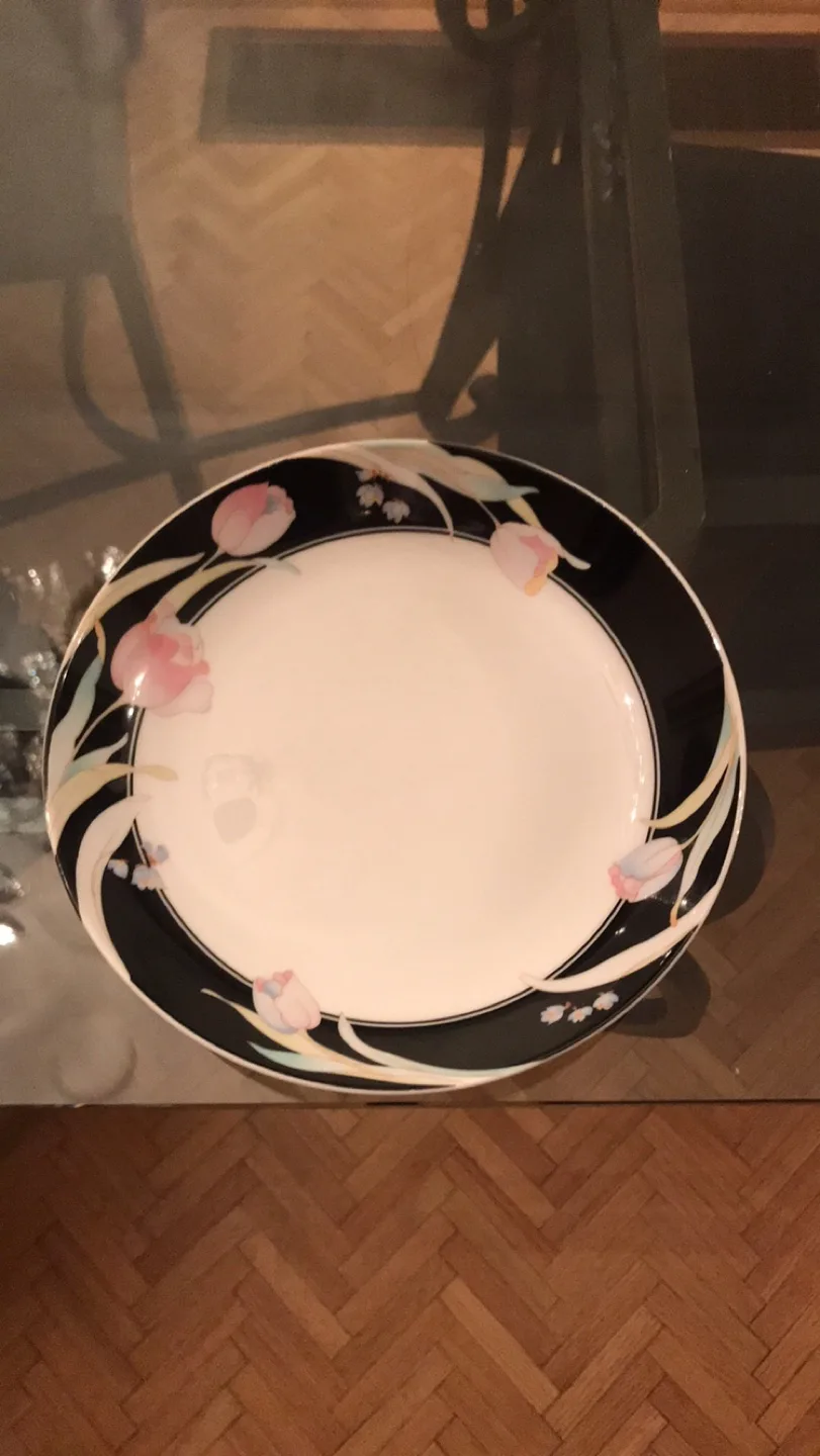 Black, white & pink Dishes image indicator(10)