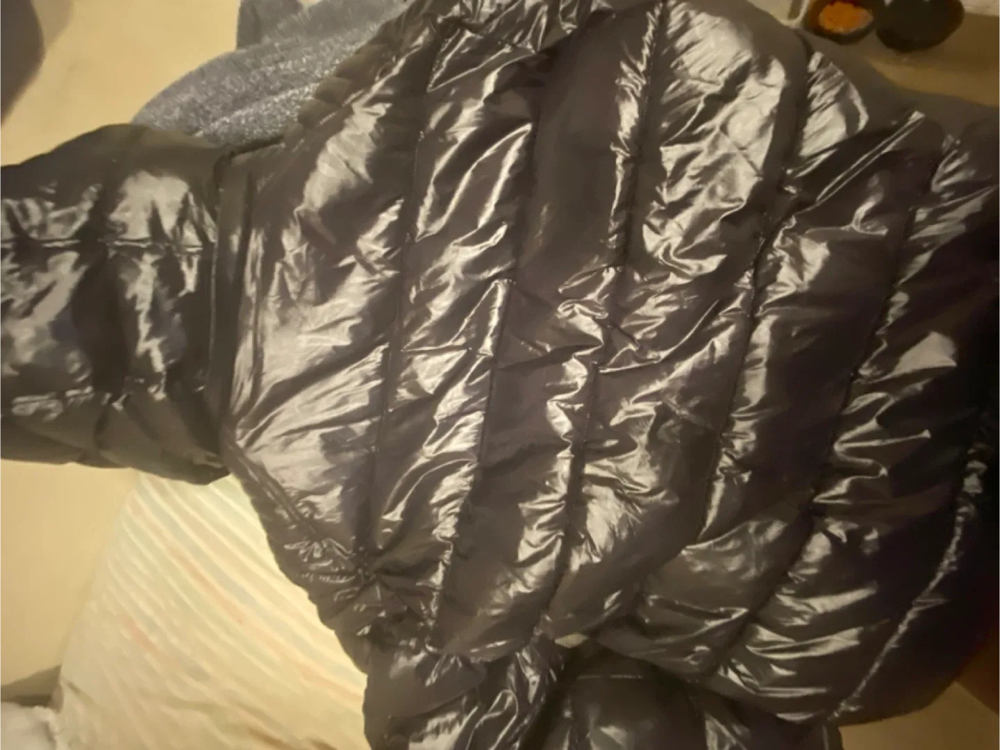 Guess Black Puffer Jacket - Size XL image indicator(4)