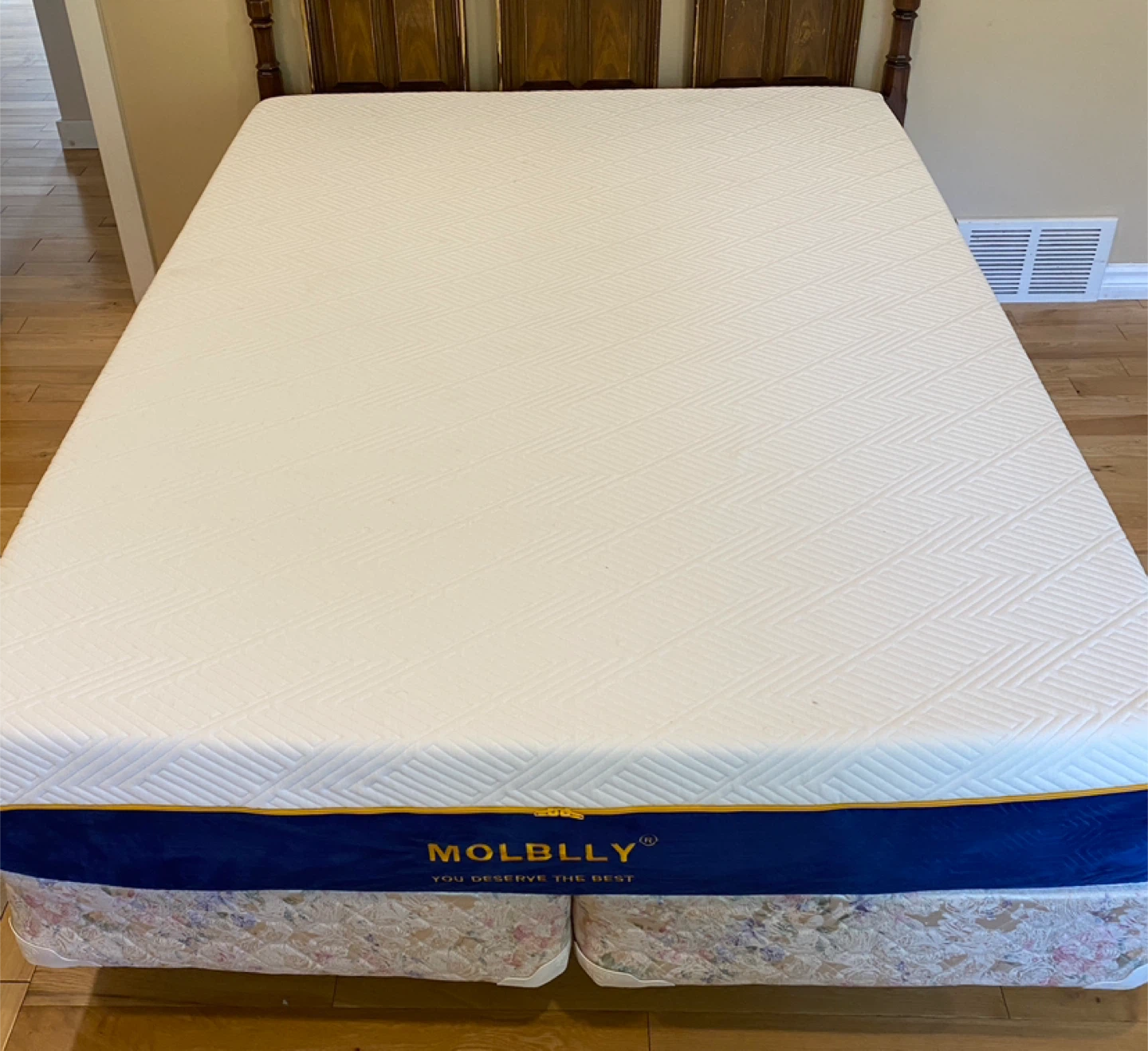Queen Size Molblly 10” Memory Foam Mattress (CAN DELIVER) - photo 4