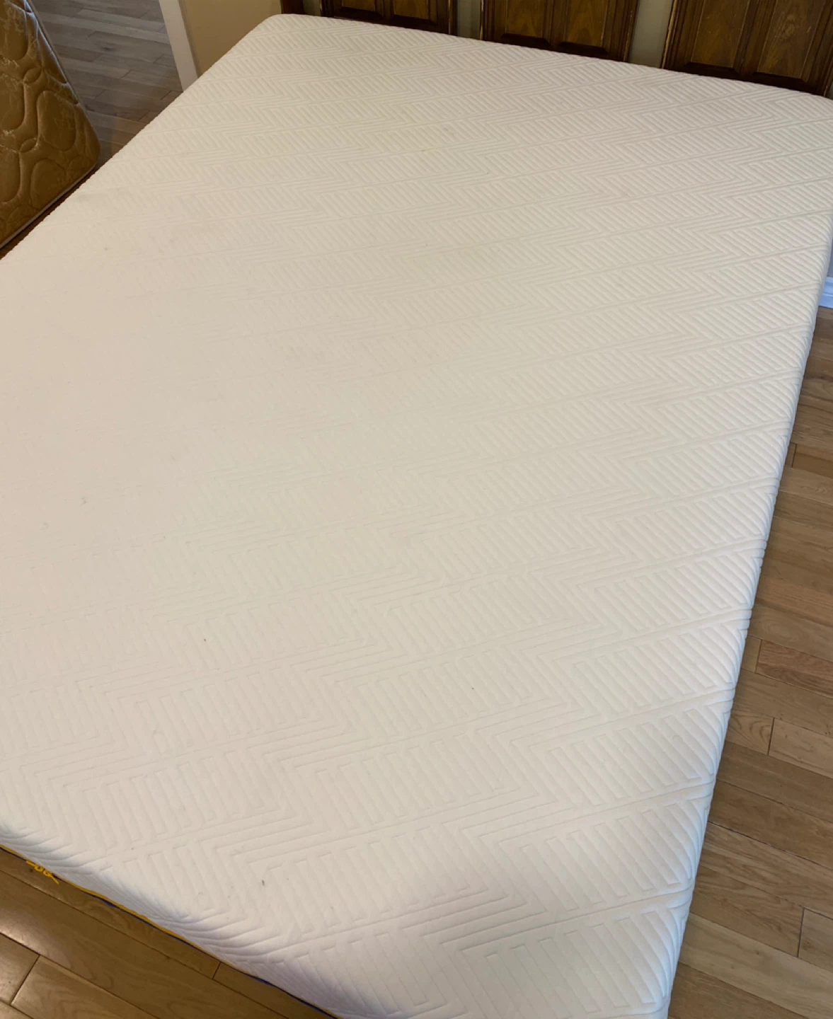 Queen Size Molblly 10” Memory Foam Mattress (CAN DELIVER) - photo 5