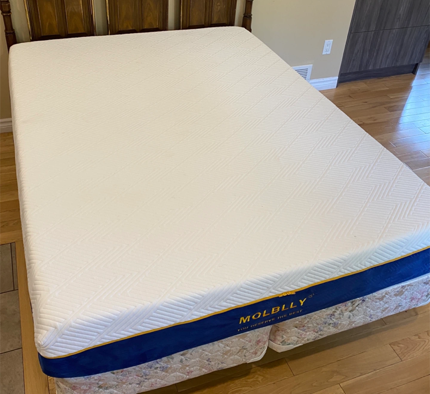 Queen Size Molblly 10” Memory Foam Mattress (CAN DELIVER)
