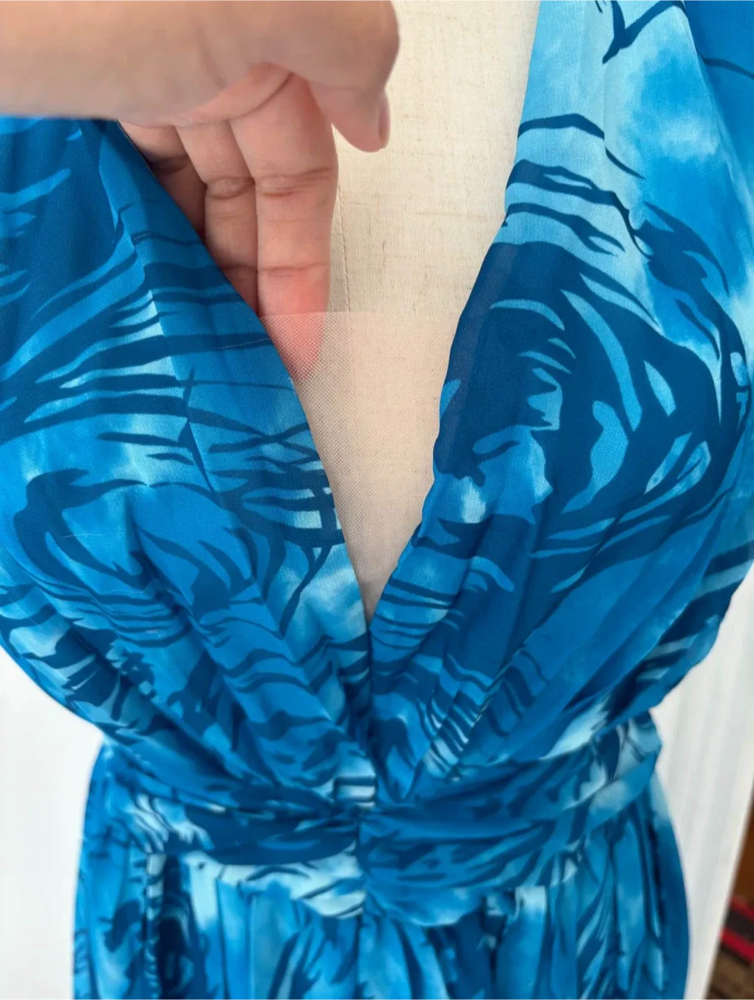 V neck printed maxi dress size L image indicator(4)