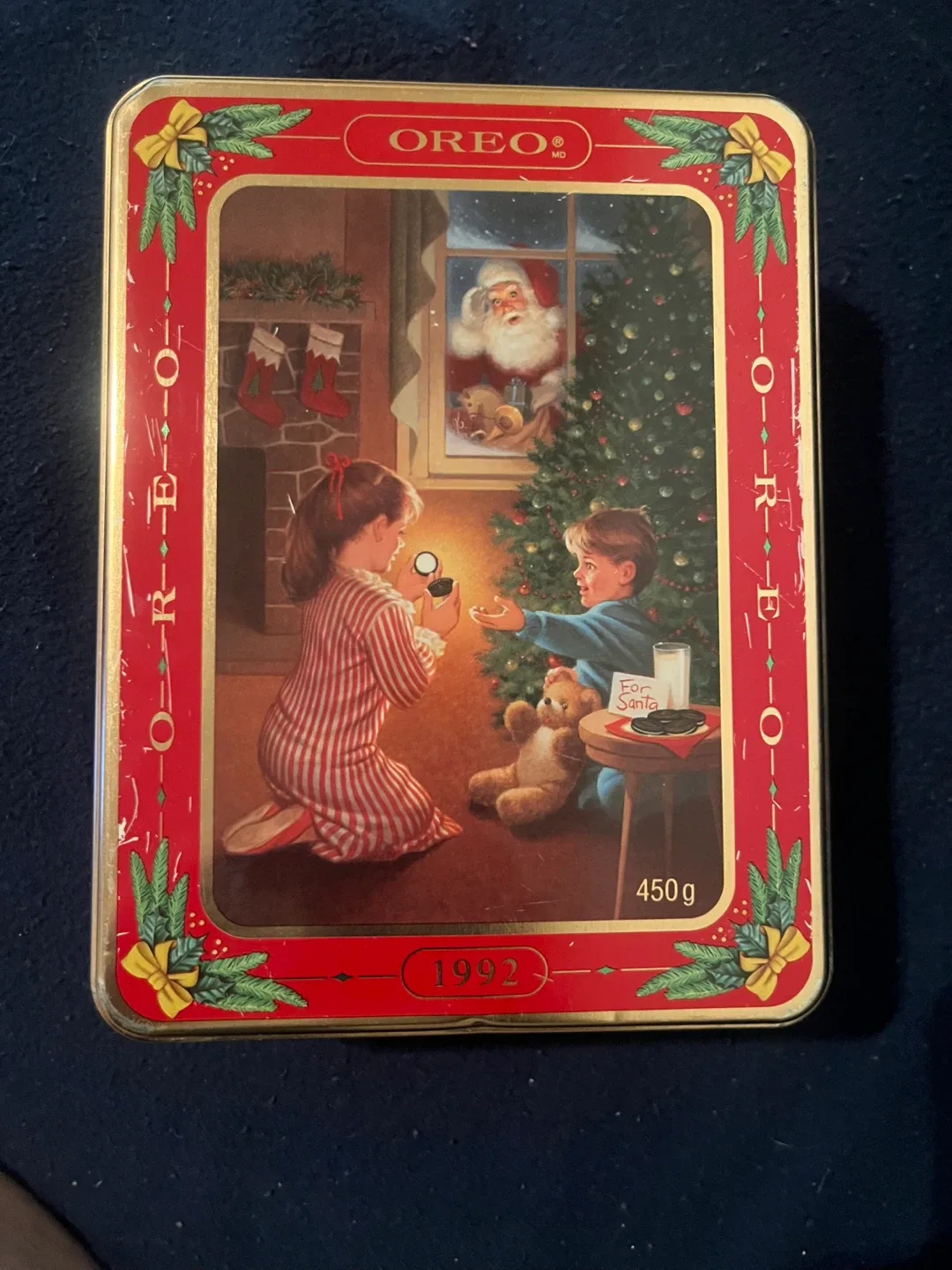 Two vintage, limited edition Oreo cookie tins. 1989 and 1992 image indicator(5)