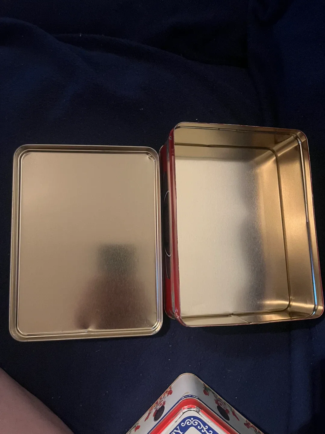 Two vintage, limited edition Oreo cookie tins. 1989 and 1992 image indicator(7)