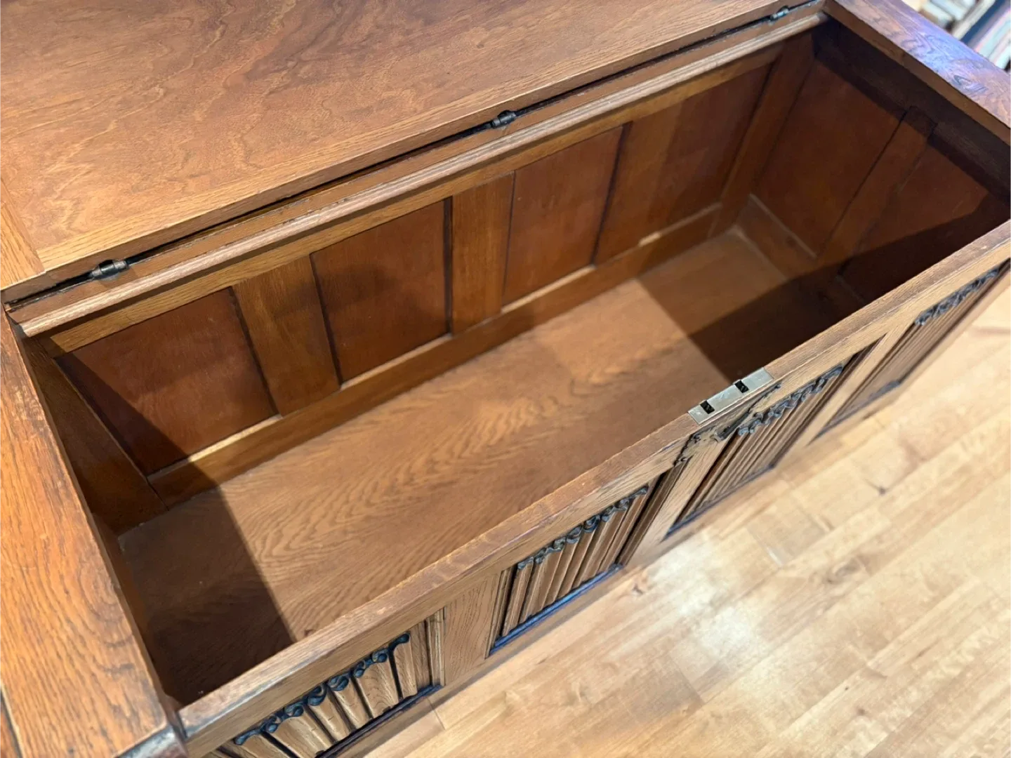 Gorgeous Antique Wooden Storage Chest (Large) image indicator(2)