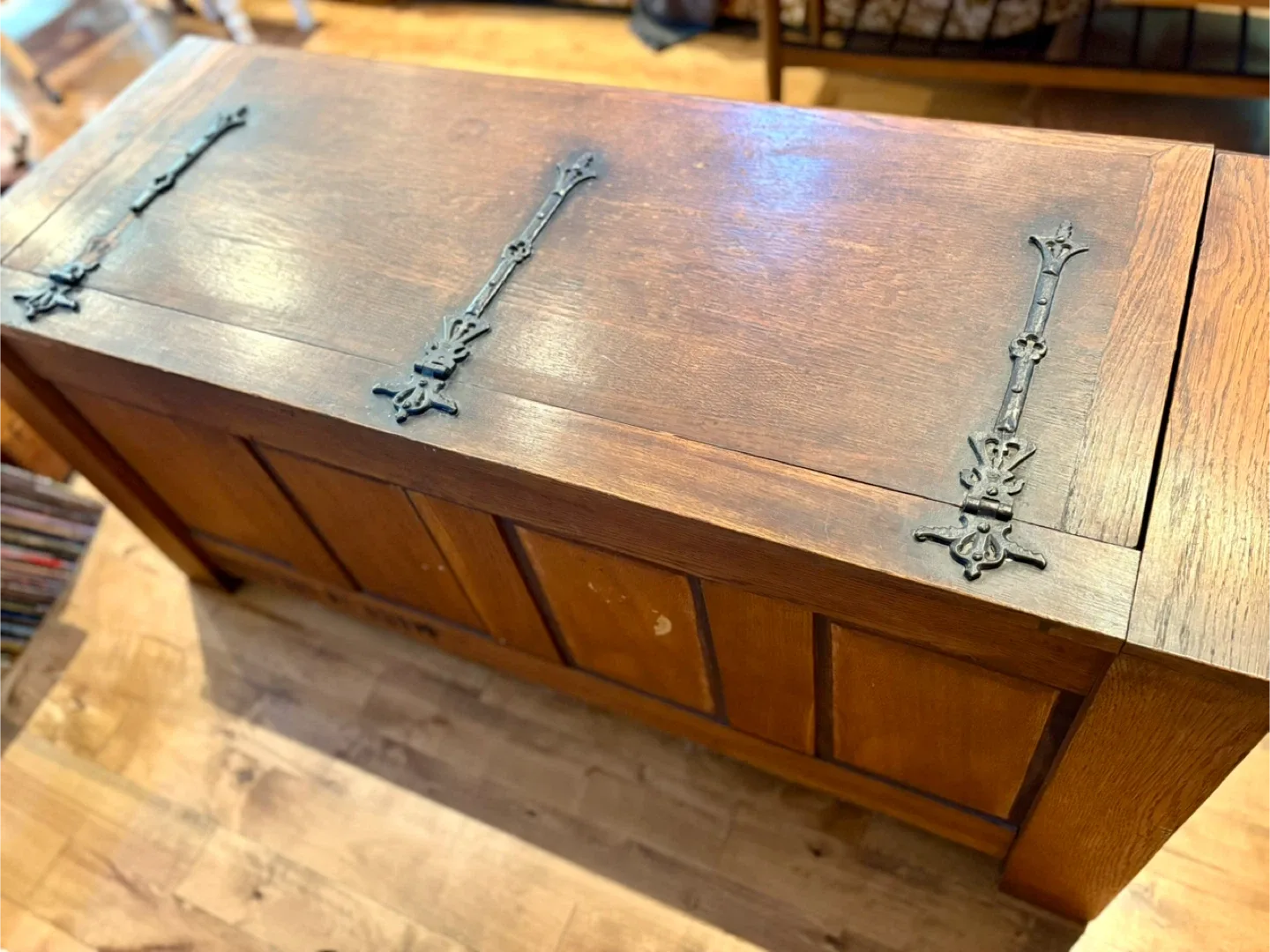 Gorgeous Antique Wooden Storage Chest (Large) image indicator(4)