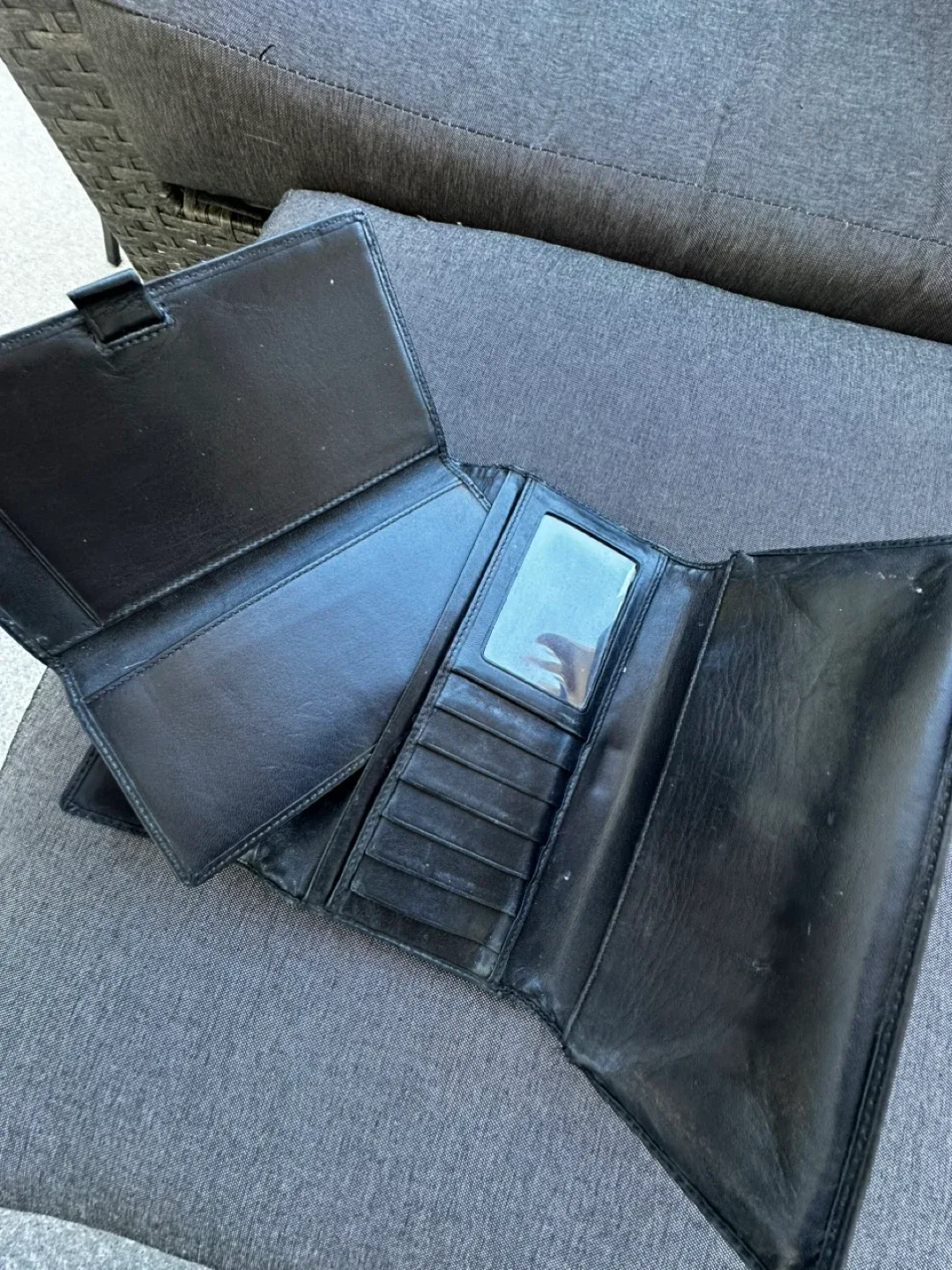 Coach Wallet image indicator(2)