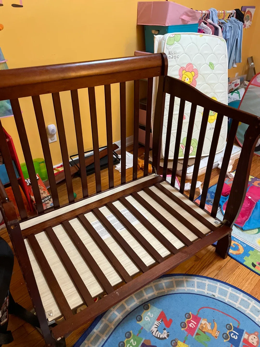 Delta Children Emery Mini Crib image indicator(2)