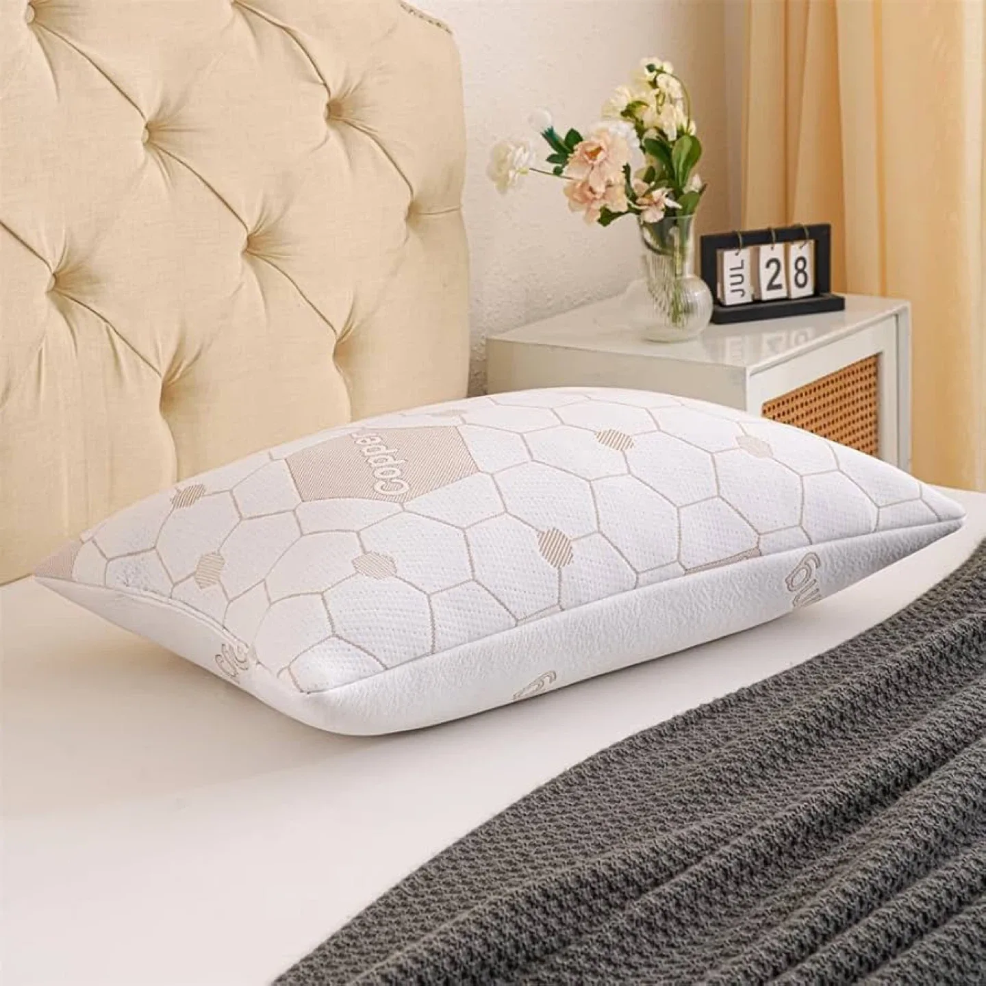 Cooling Bed Pillow with Dual-Sided Cover image indicator(2)