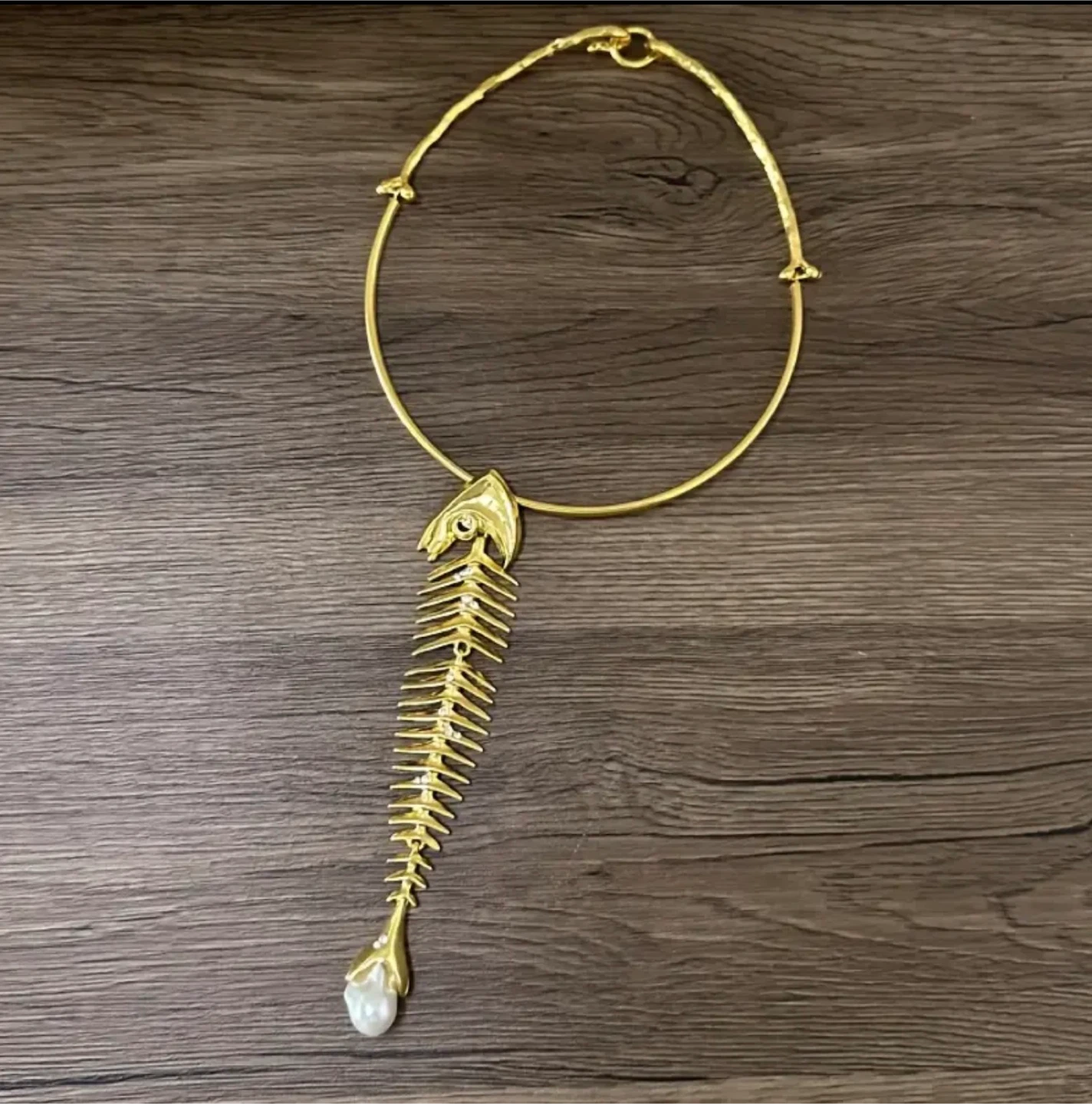 Schiaparelli Inspired Gold Fishbone Necklace with pearl - photo 3