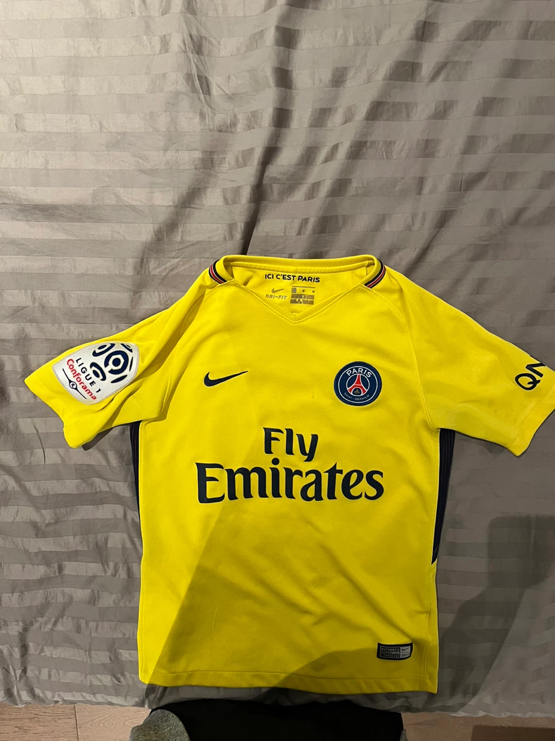 Boys size Medium Nike Paris Saint-Germain Mbappe #29 Jersey