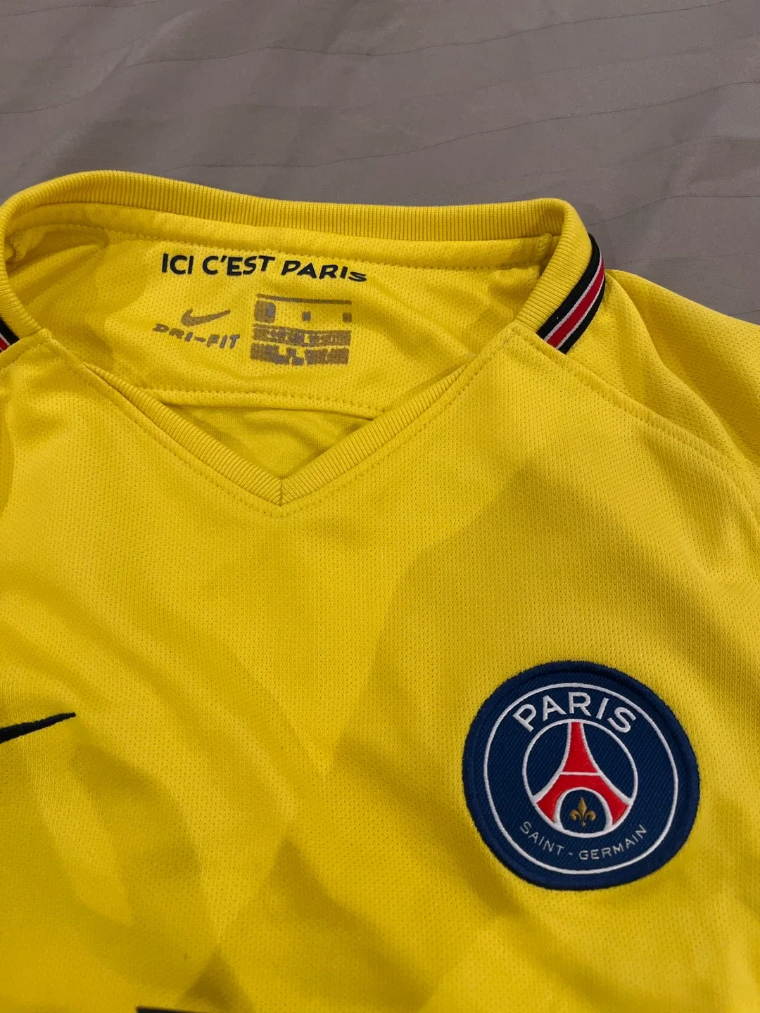 Boys size Medium Nike Paris Saint-Germain Mbappe #29 Jersey image indicator(4)