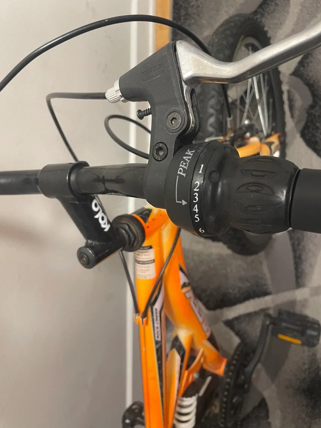 Huffy Rock Creek Orange Mountain Bike (Kolo) 20 inch wheels 👍🔥 image indicator(4)