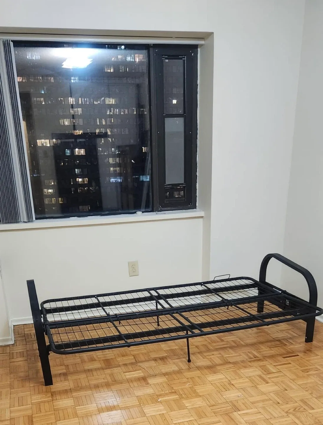 Vermont Metal Futon Frame- Full Size image indicator(4)