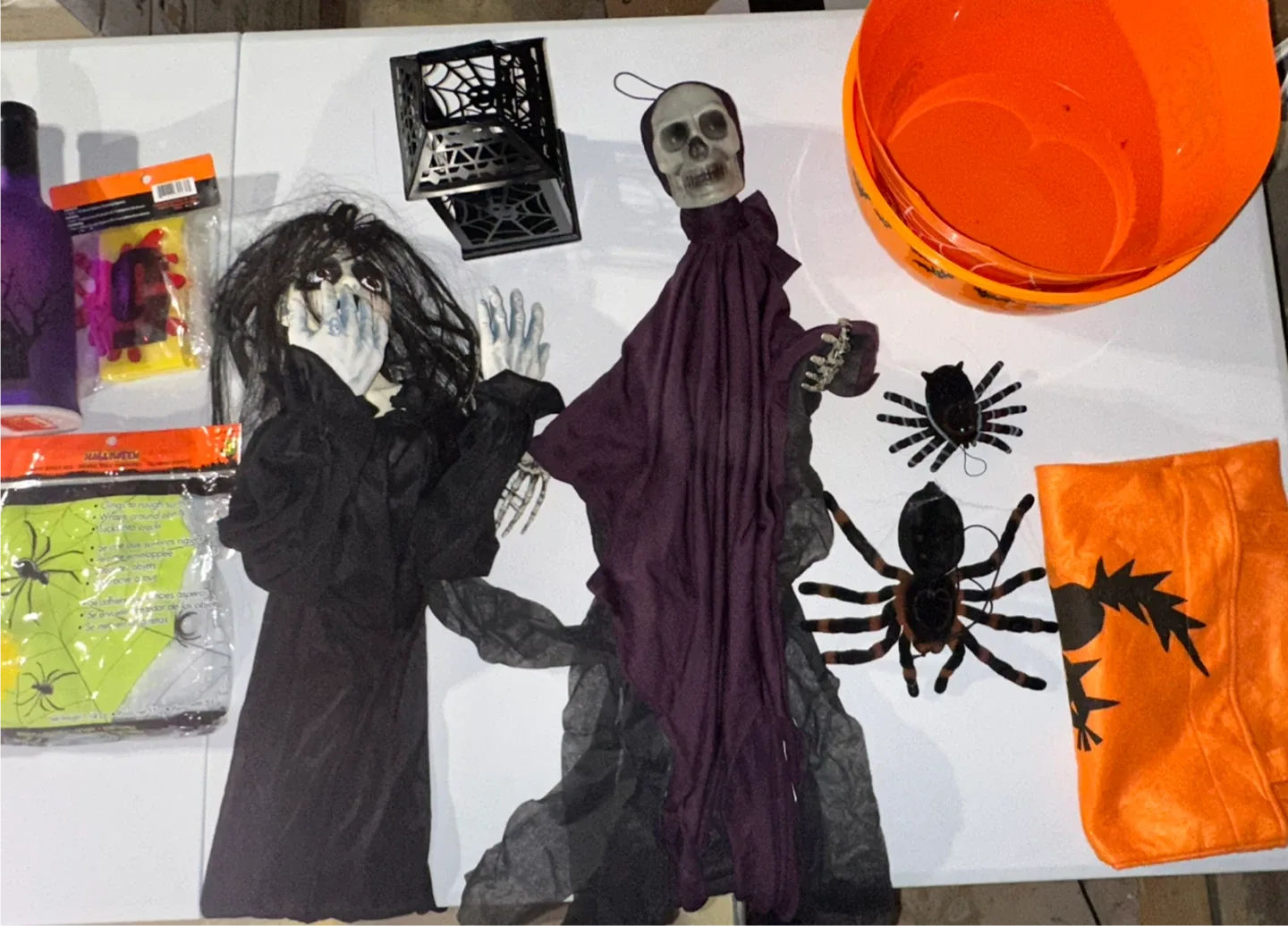 Halloween Decorations image indicator(2)