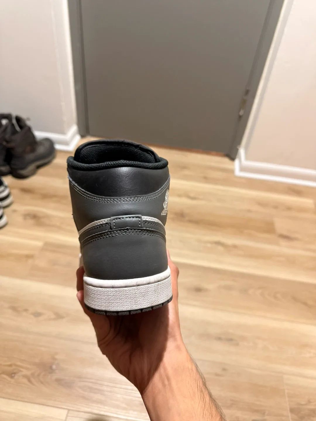 Jordan 1 Mid White Iron Grey (US 9.5) image indicator(6)