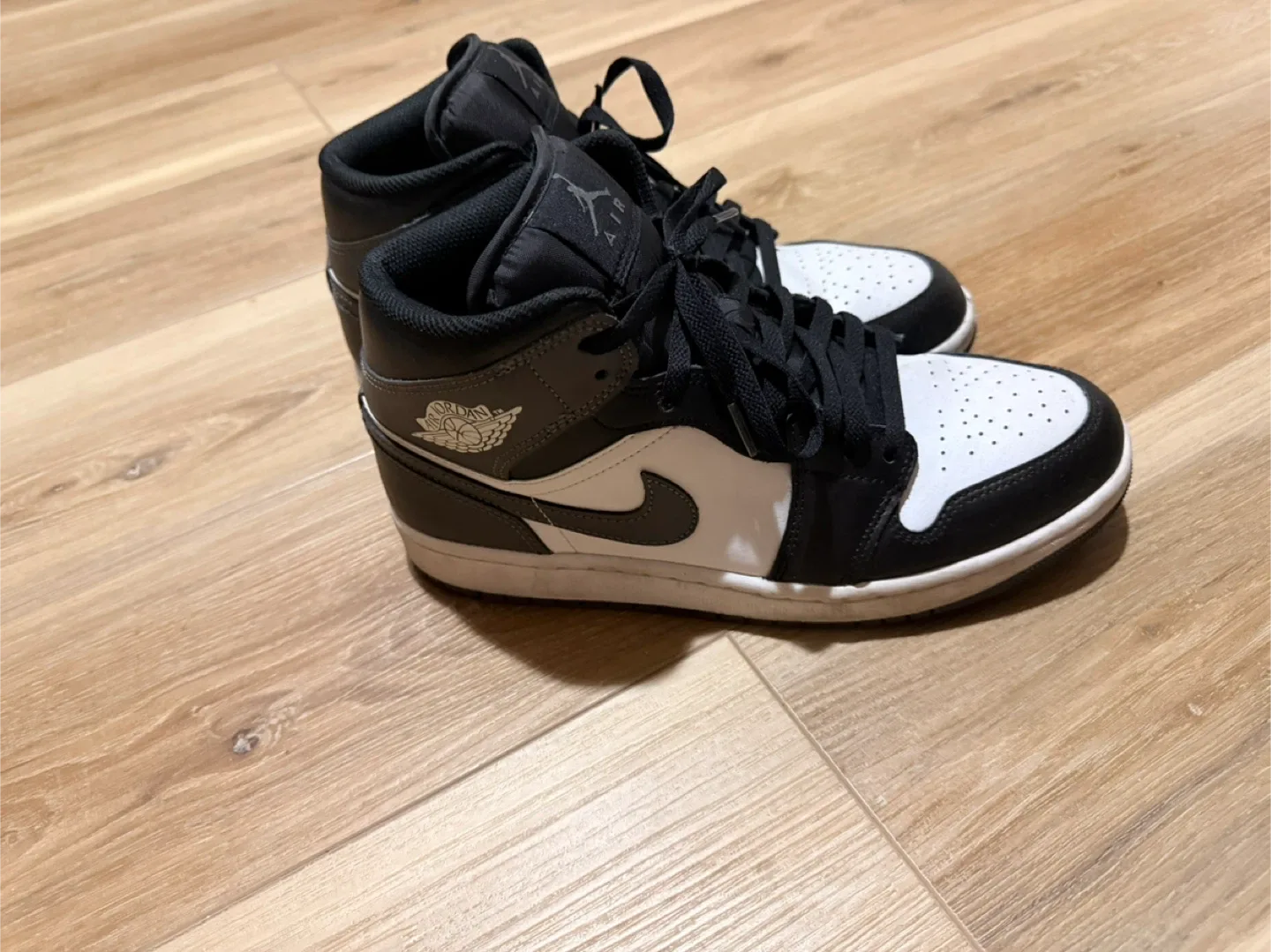 Jordan 1 Mid White Iron Grey (US 9.5) image indicator(5)