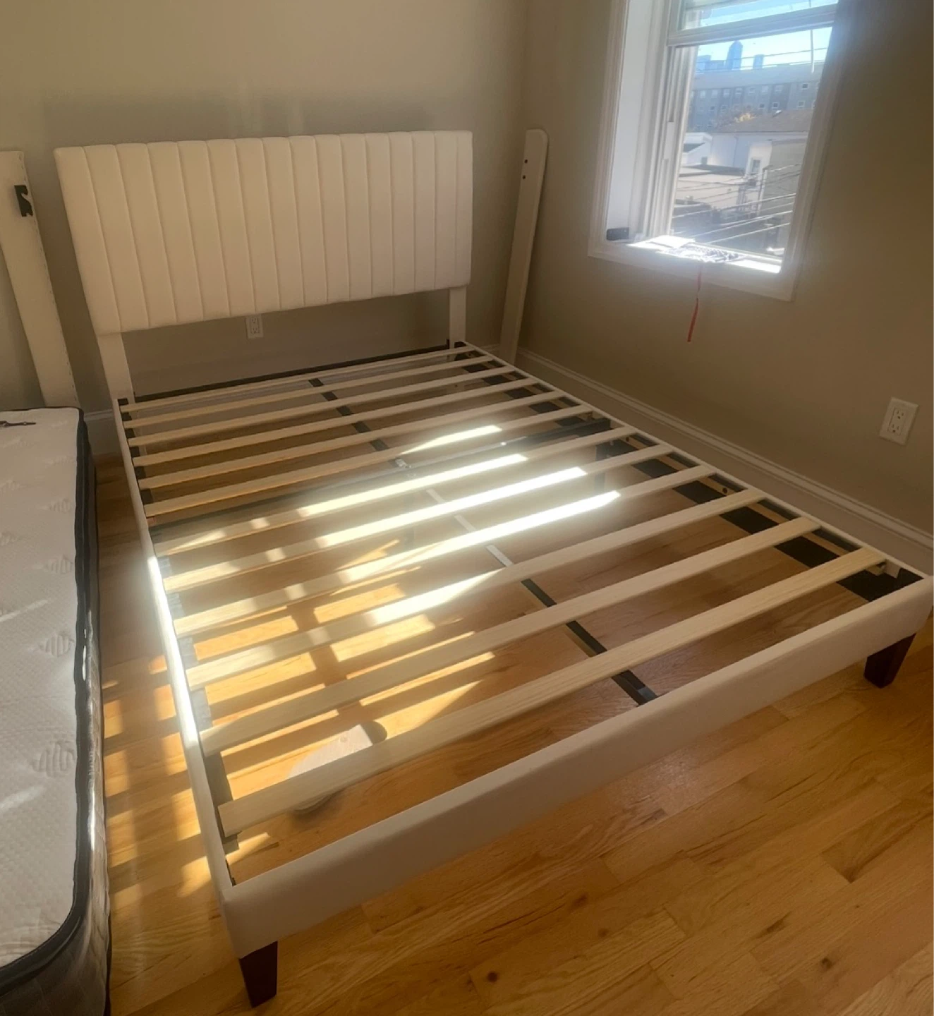 Queen Size Upholstered Platform Bed Frame - photo 3