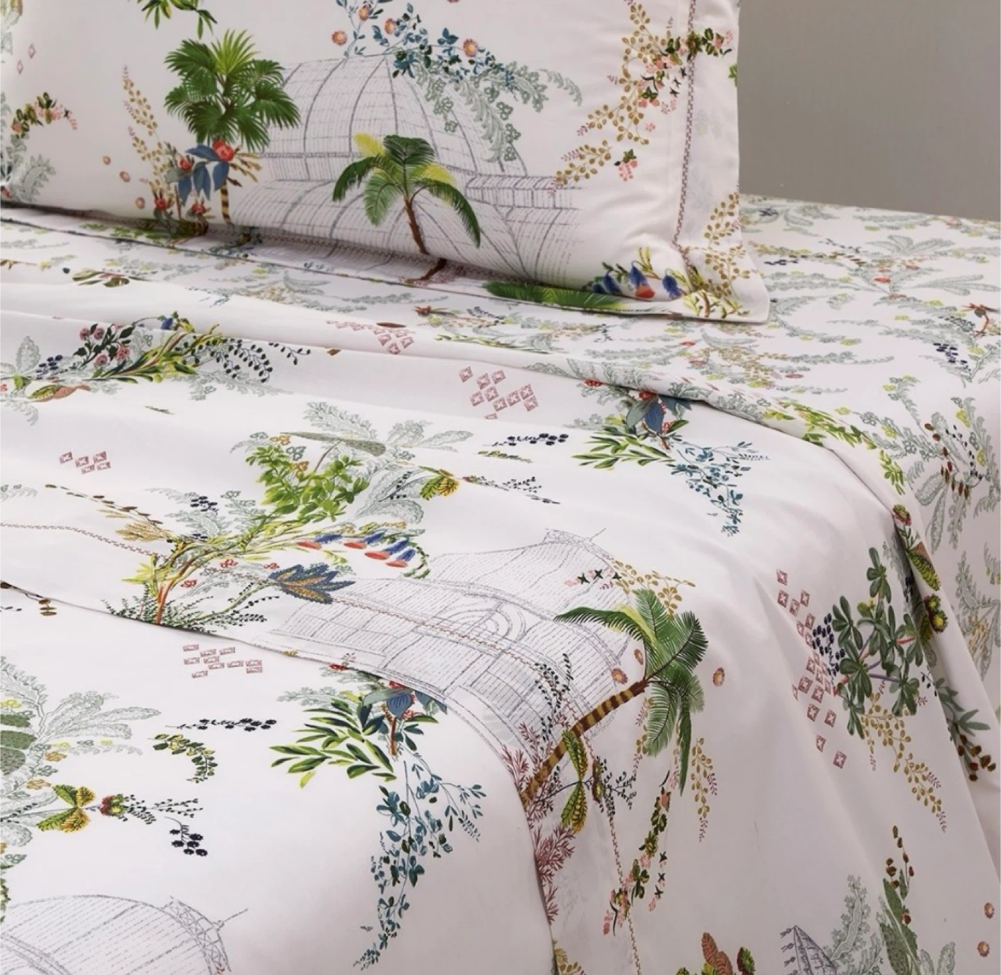 Yves Delorme Jardins Bedcover 98/98 inch and 2 small pillows
