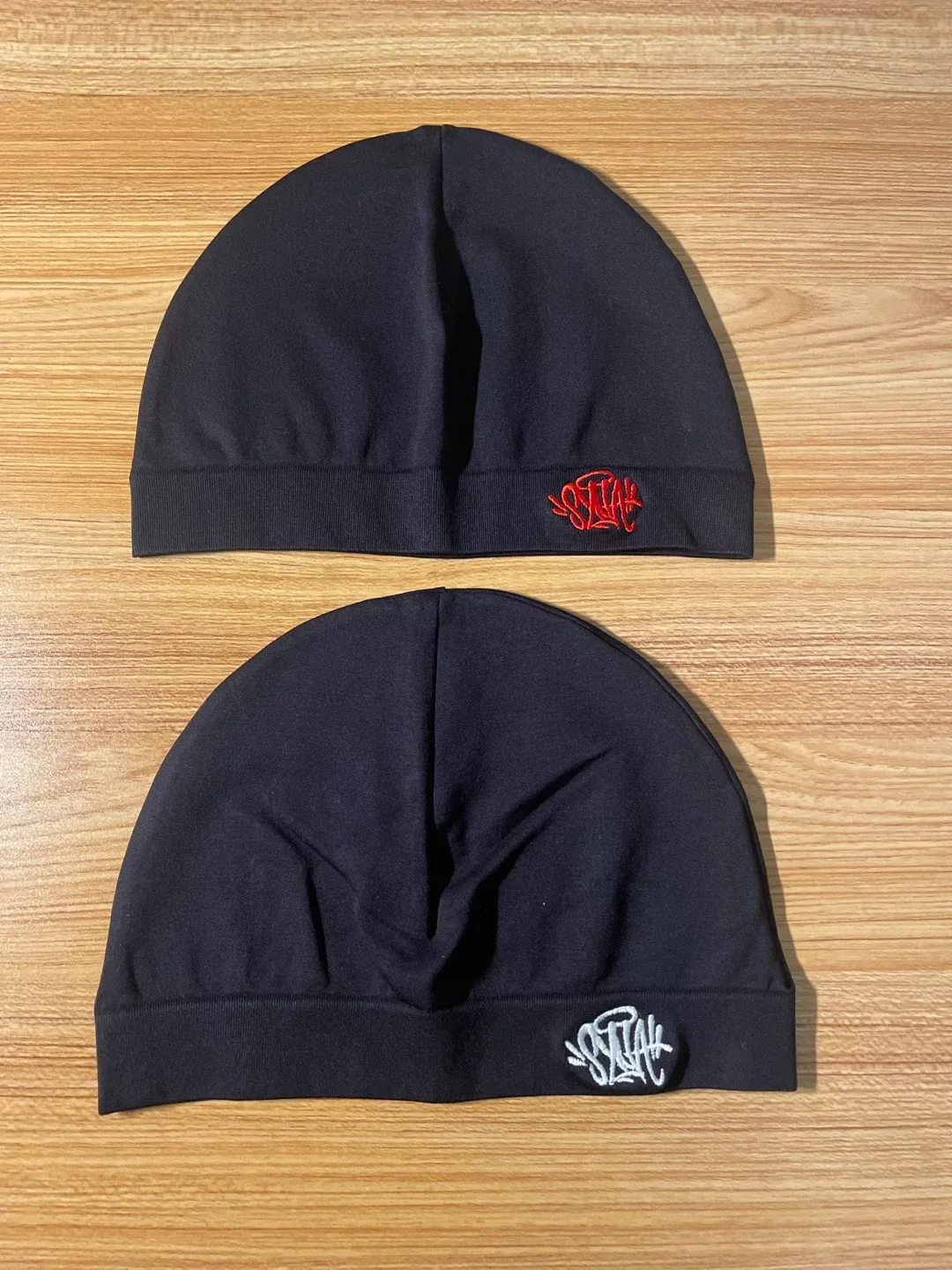 STRAYE Black Beanie thumbnail