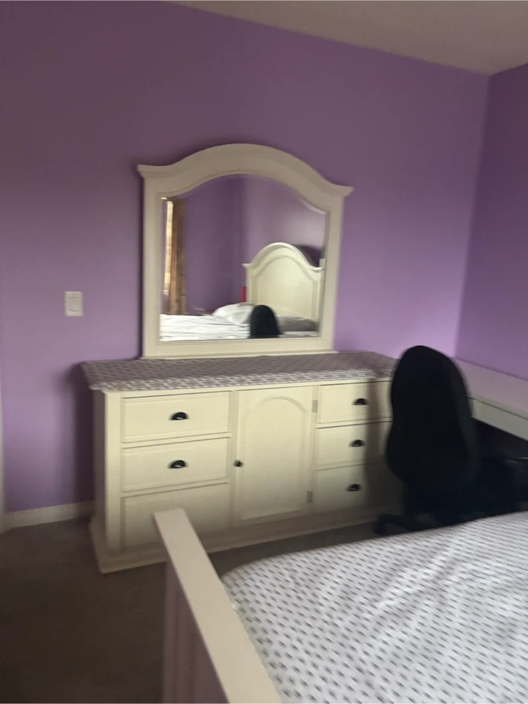 White bedroom furniture thumbnail