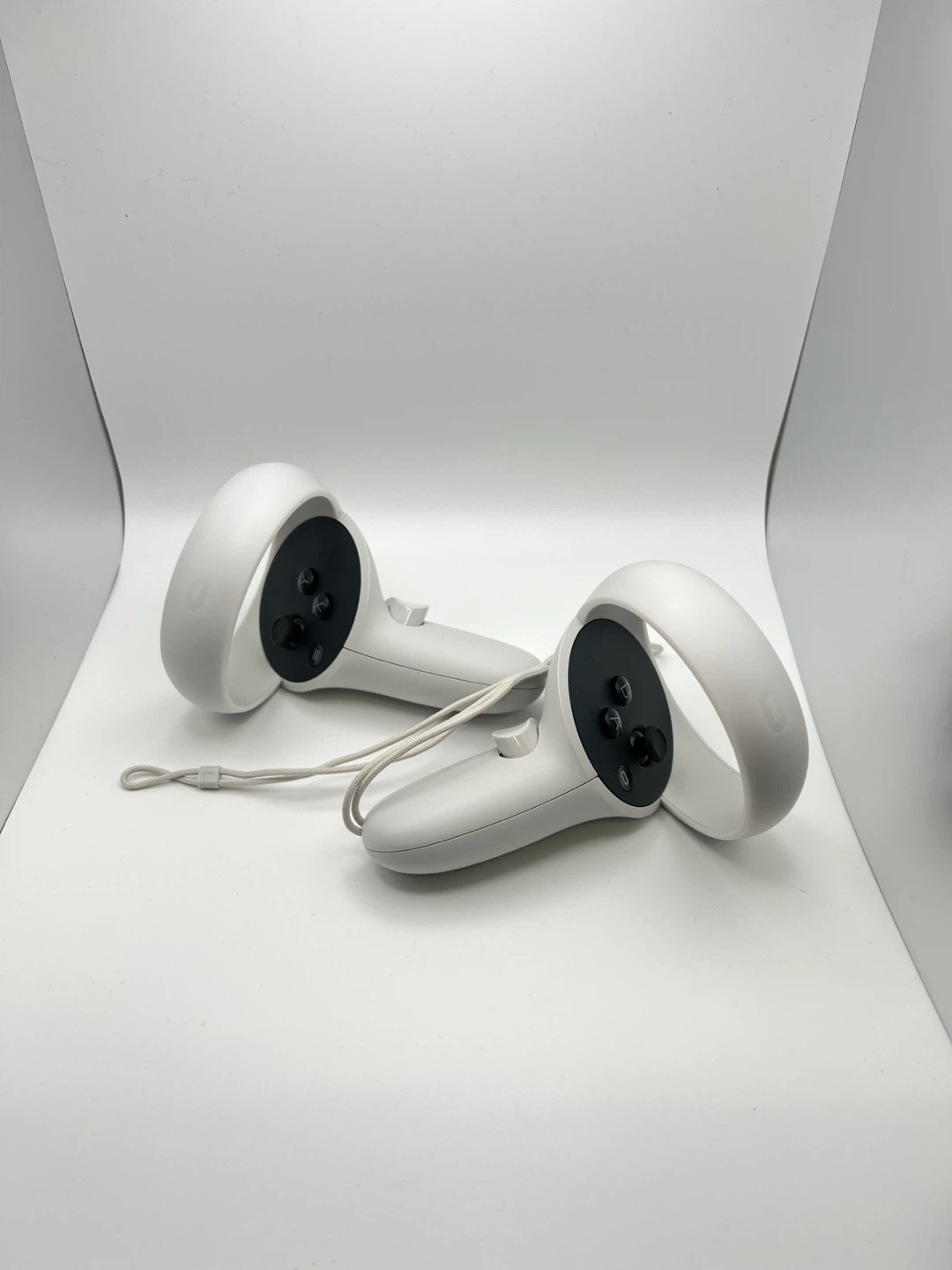 Oculus (Meta) Quest 2 VR Headset - photo 4