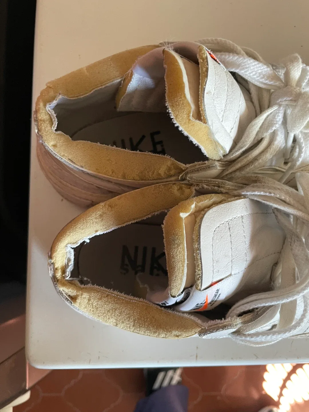 Nike sacai blazer low white 9.5 image indicator(3)