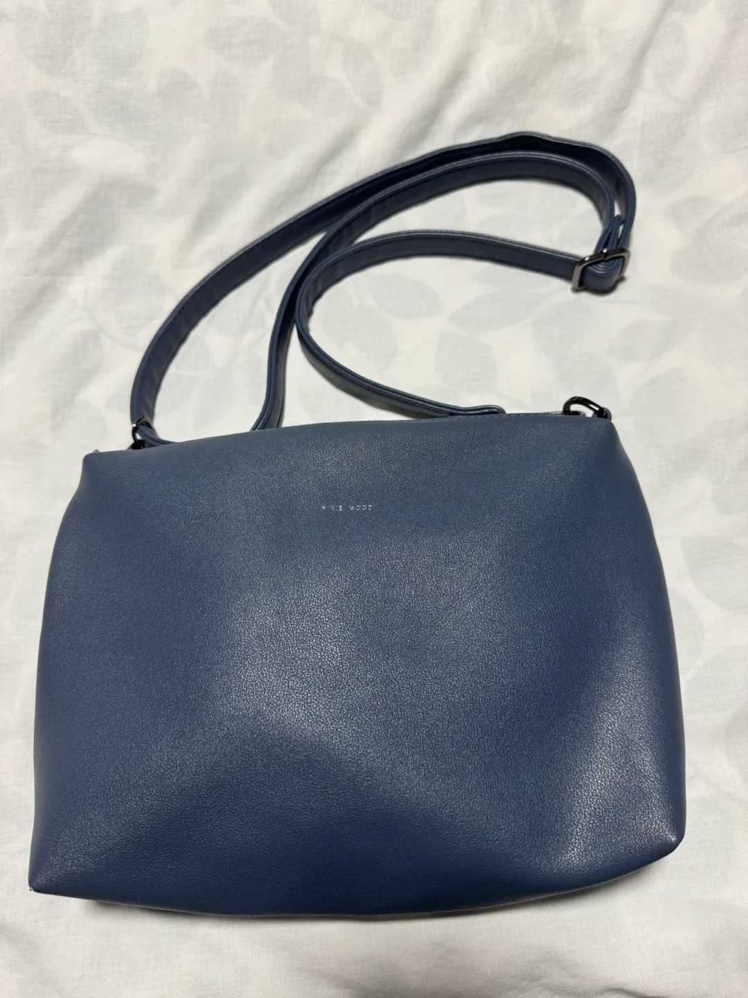 Women's shoulder bags thumbnail