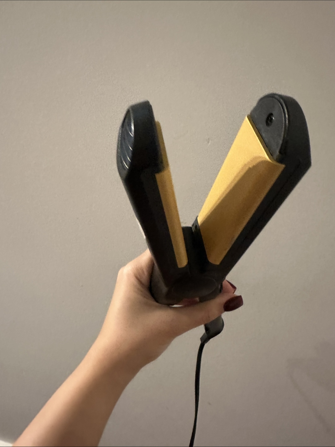 Hair Straightener - Black & Gold - photo 3