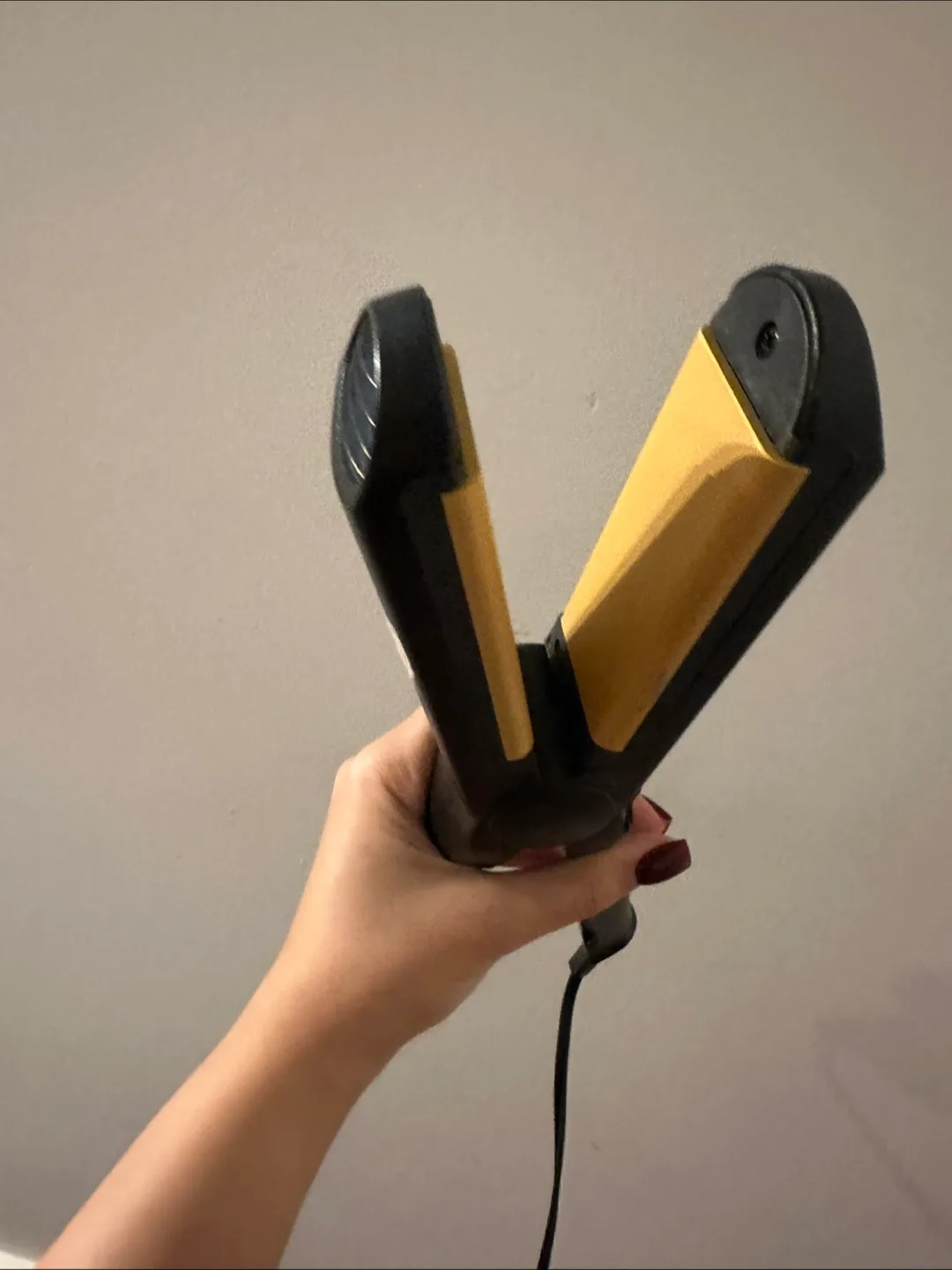 Hair Straightener - Black & Gold image indicator(3)