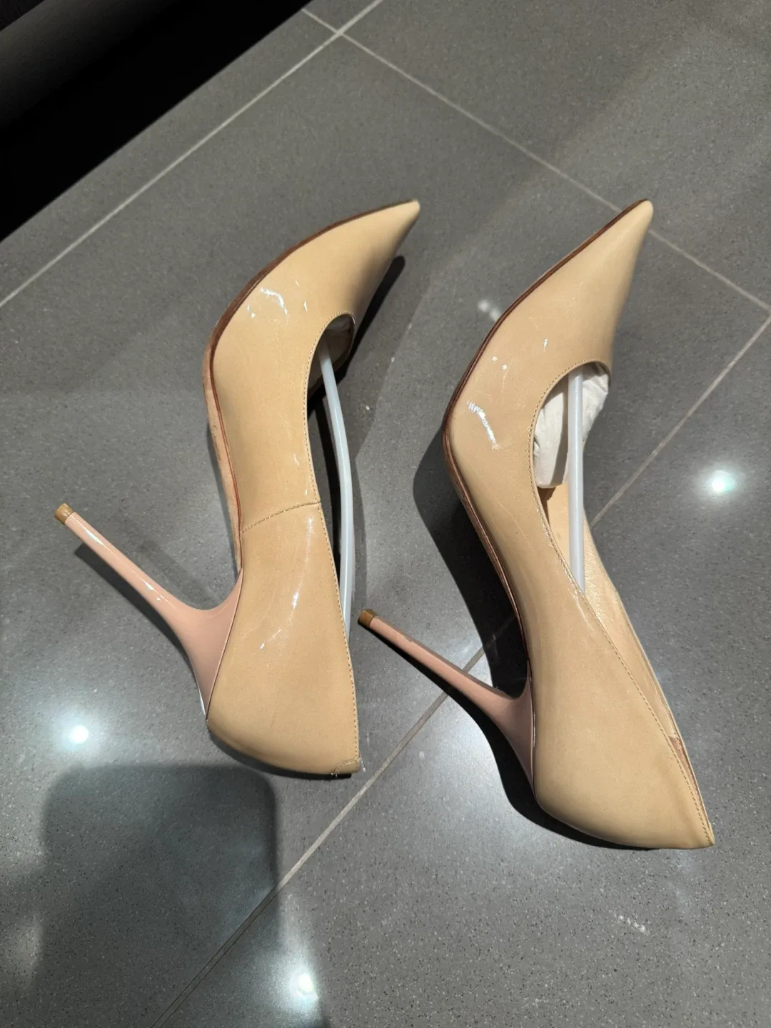 Jimmy Choo Beige Patent Leather Heels Size 37.5 image indicator(3)